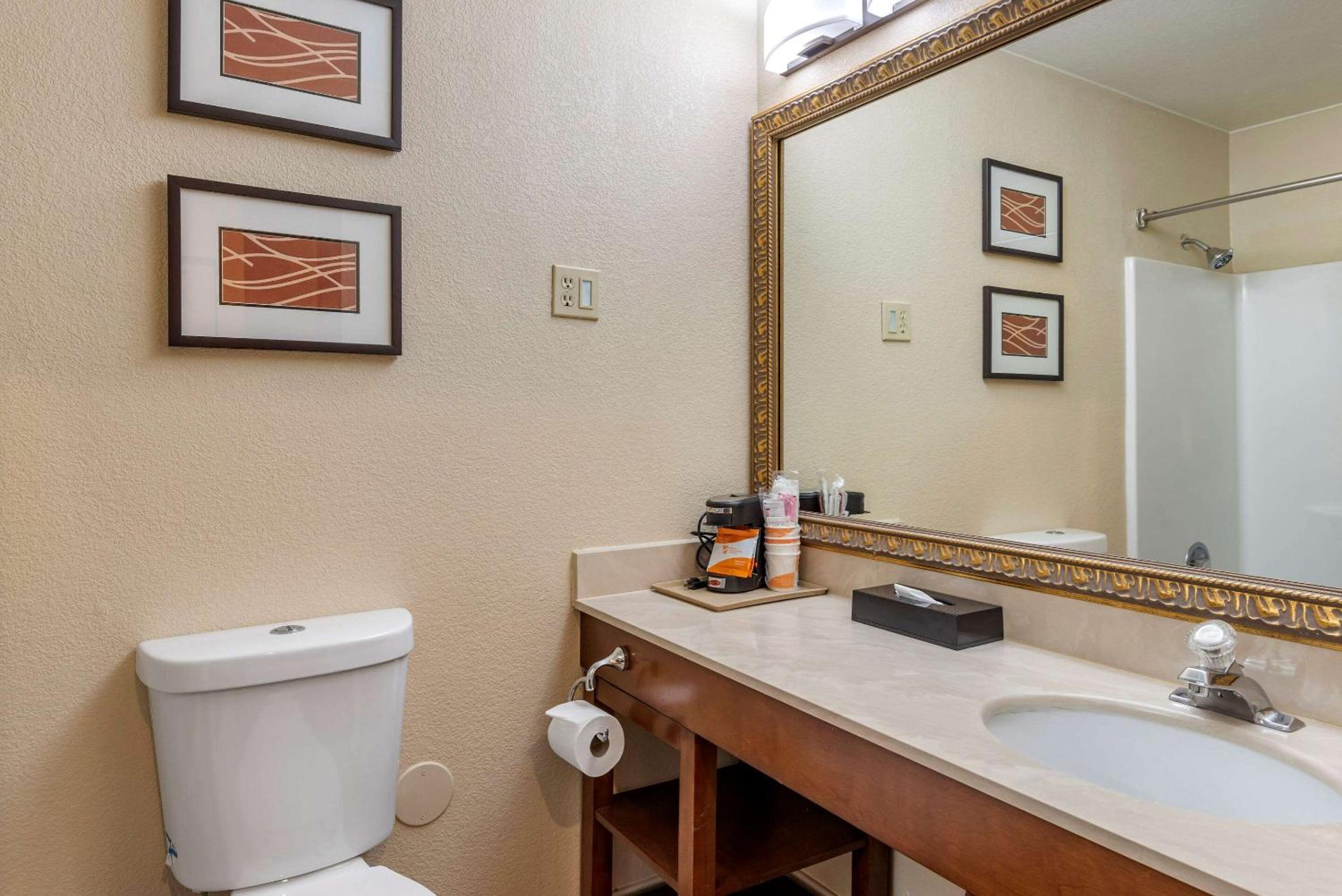 Klamath Falls Vacations - Comfort Inn  Suites - Property Image 29