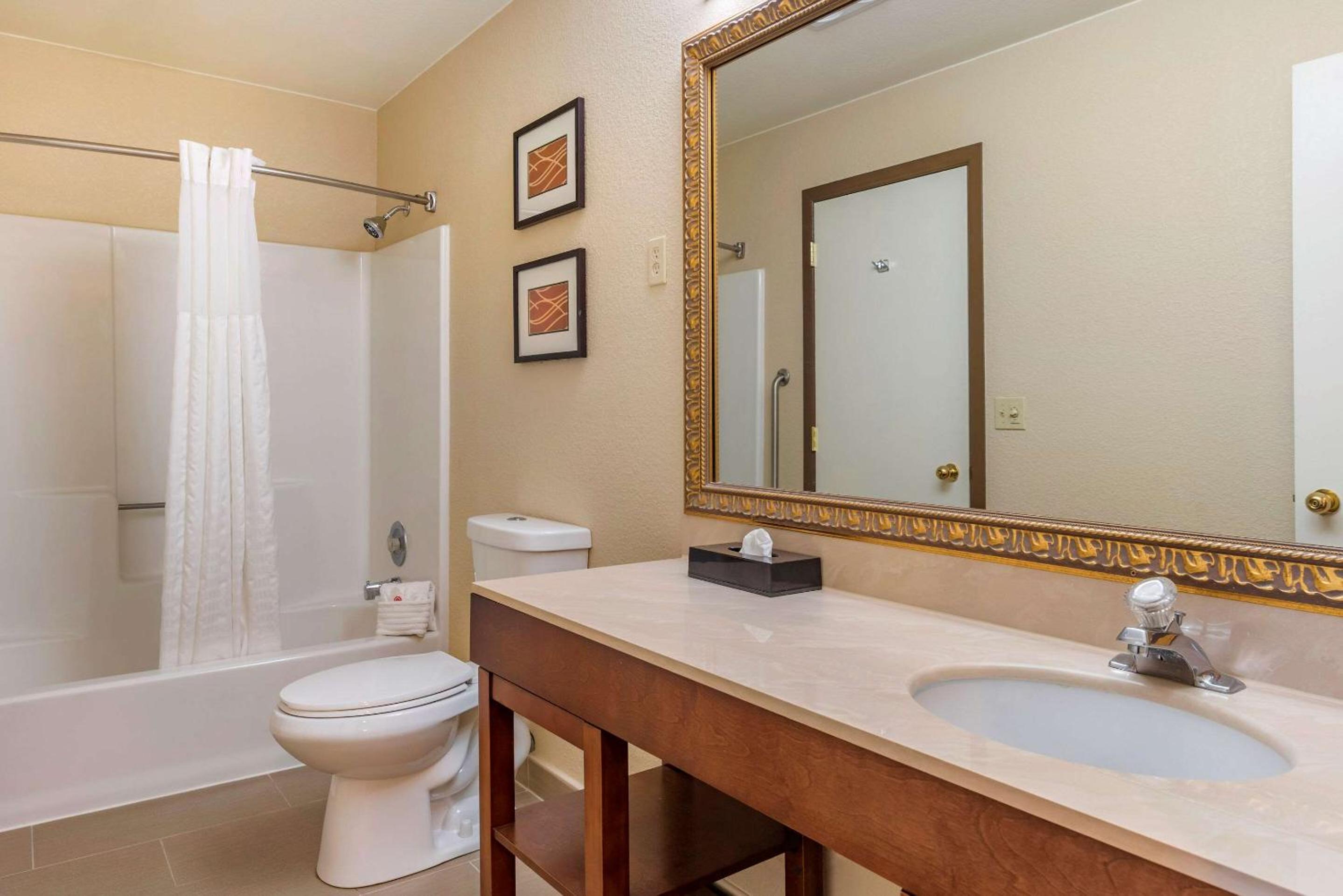 Klamath Falls Vacations - Comfort Inn  Suites - Property Image 3