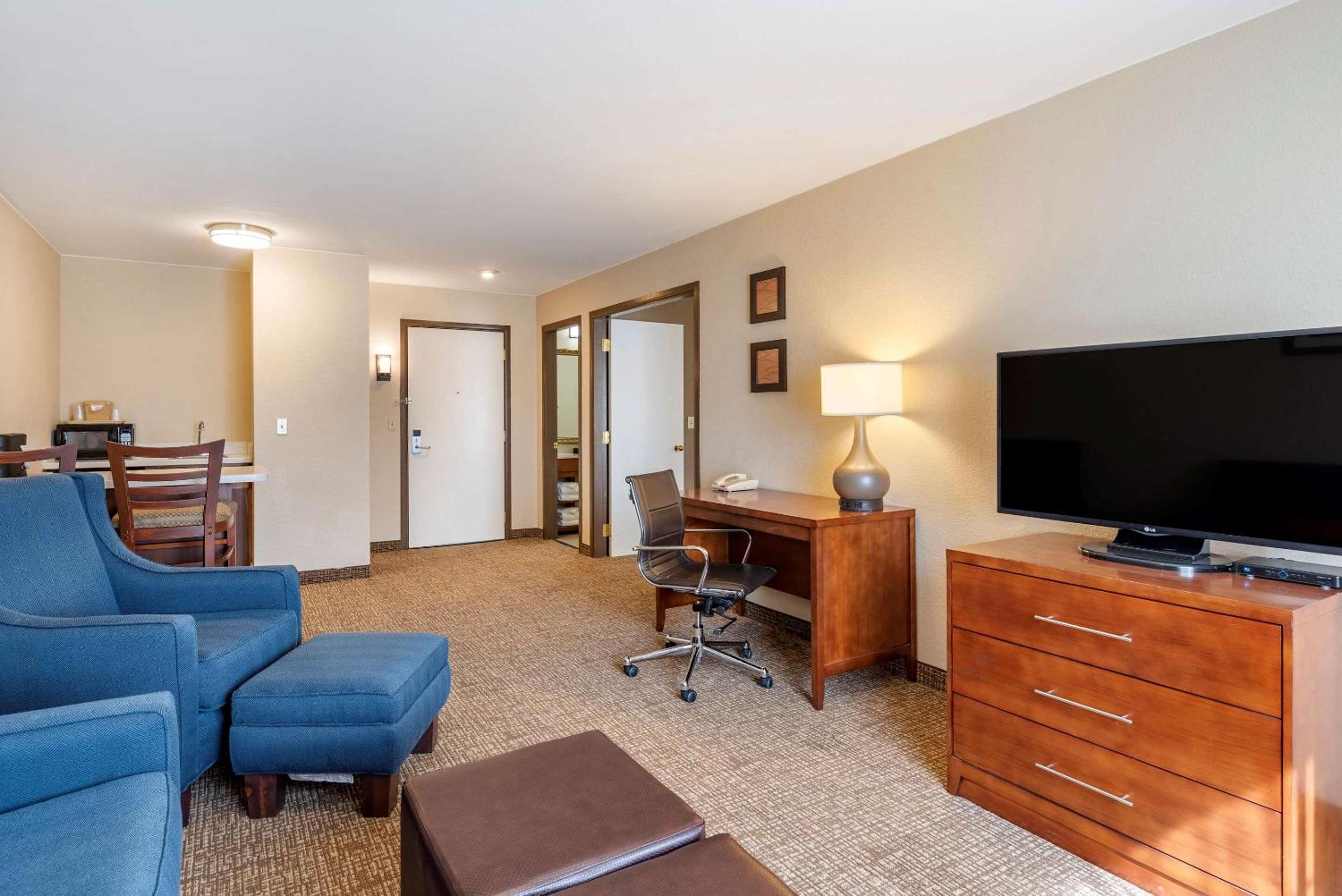 Klamath Falls Vacations - Comfort Inn  Suites - Property Image 5
