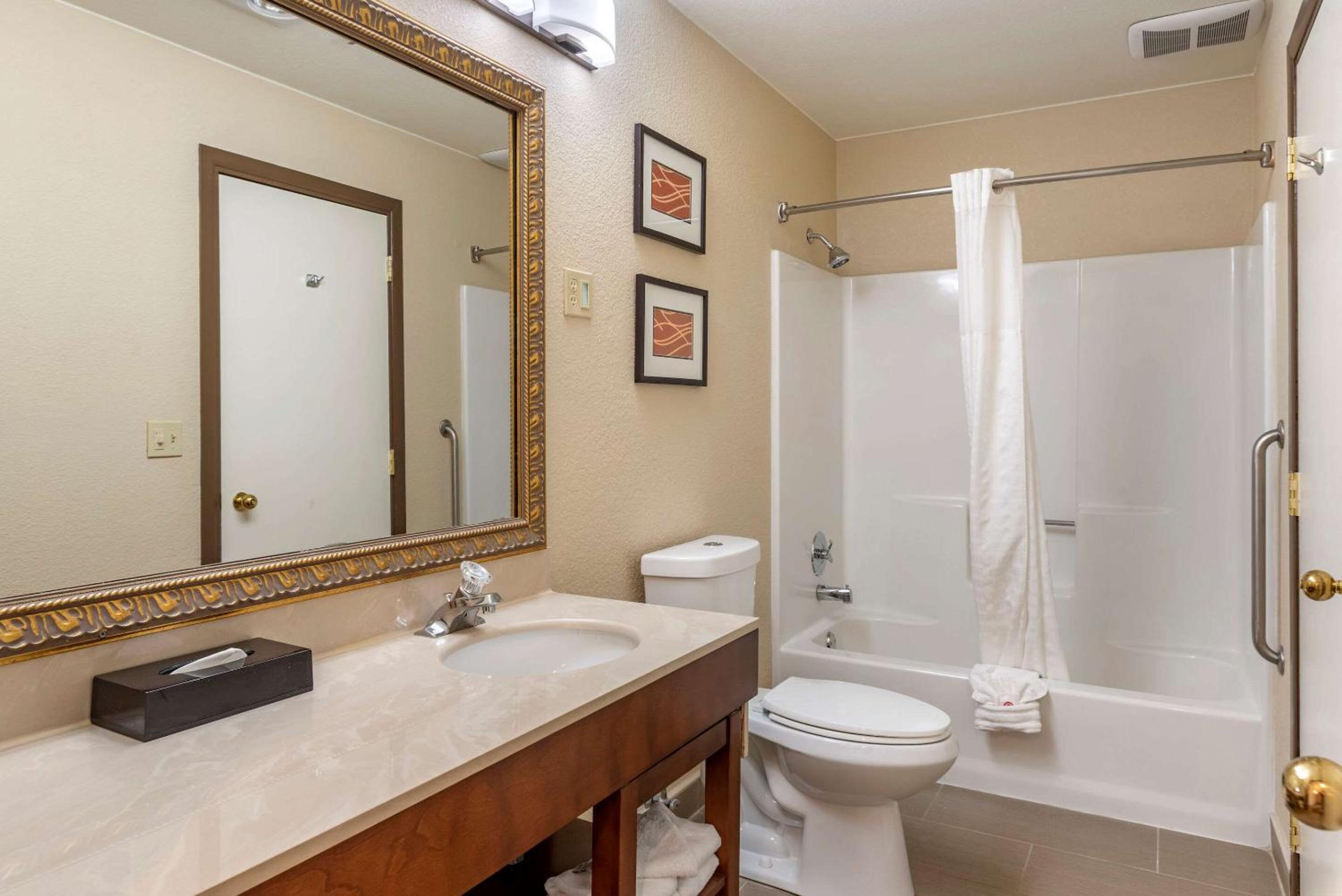 Klamath Falls Vacations - Comfort Inn  Suites - Property Image 7