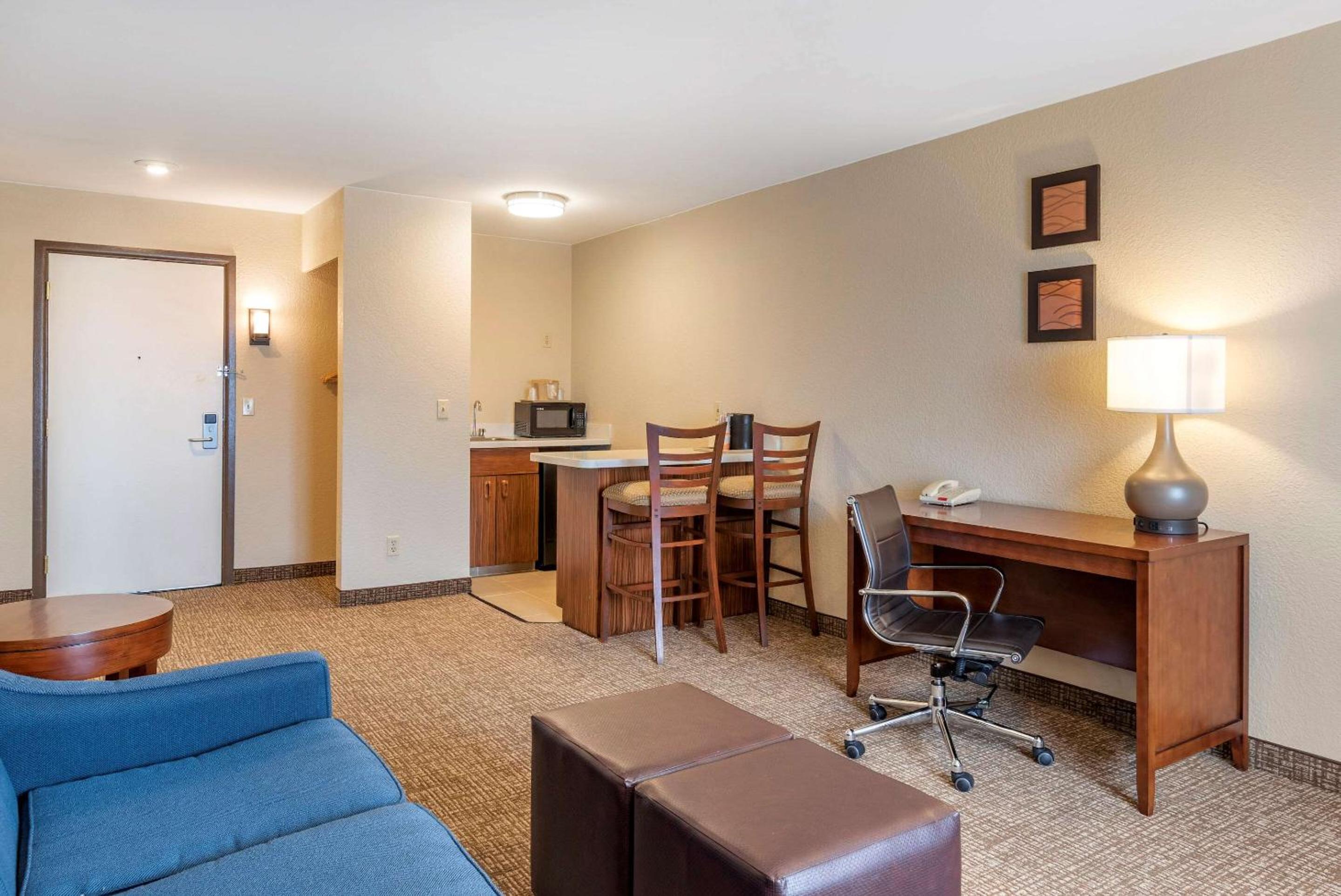 Klamath Falls Vacations - Comfort Inn  Suites - Property Image 9