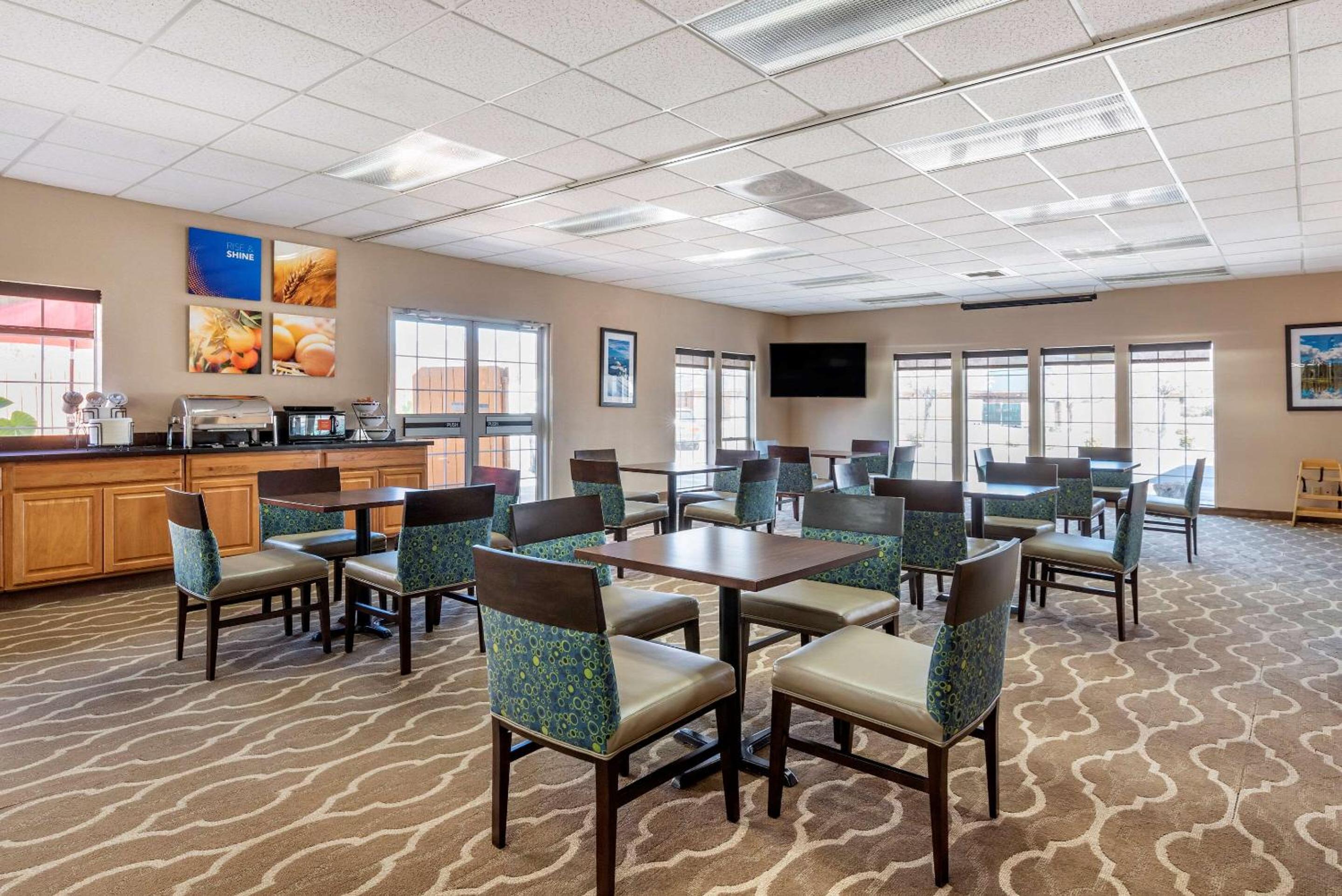 Klamath Falls Vacations - Comfort Inn  Suites - Property Image 16