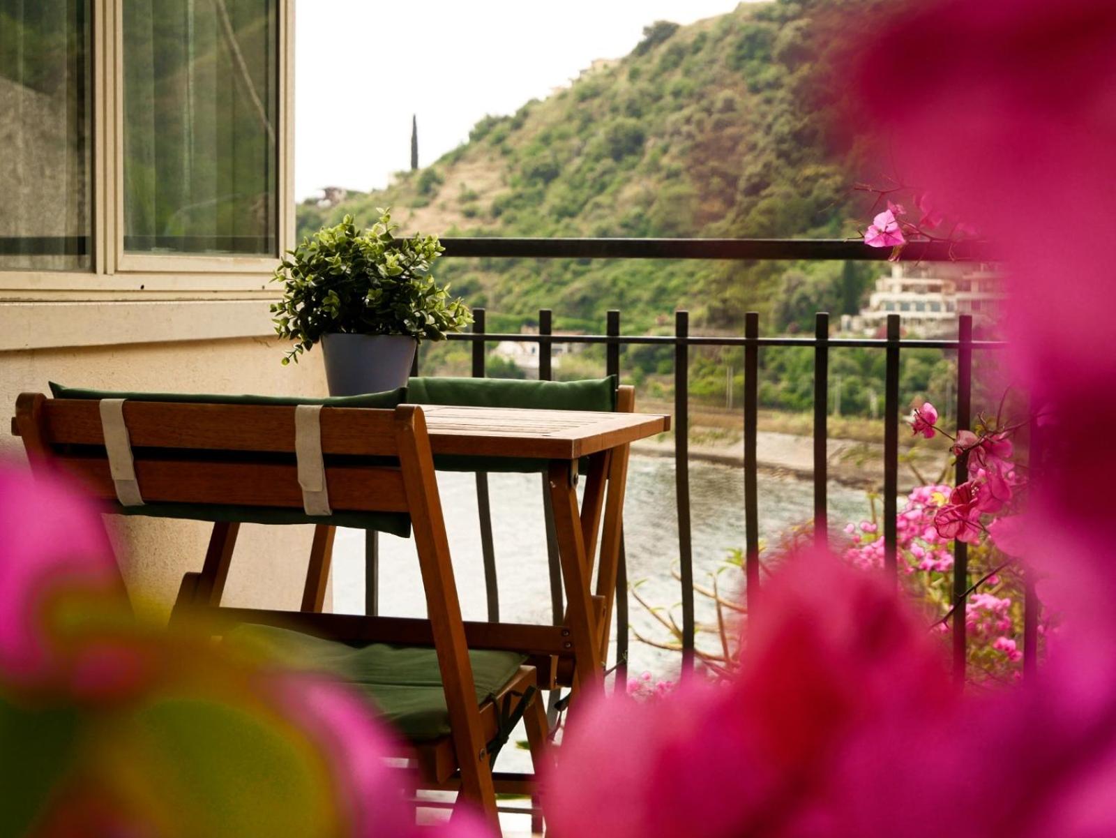 Mare Roccia beachfront apartment view 5