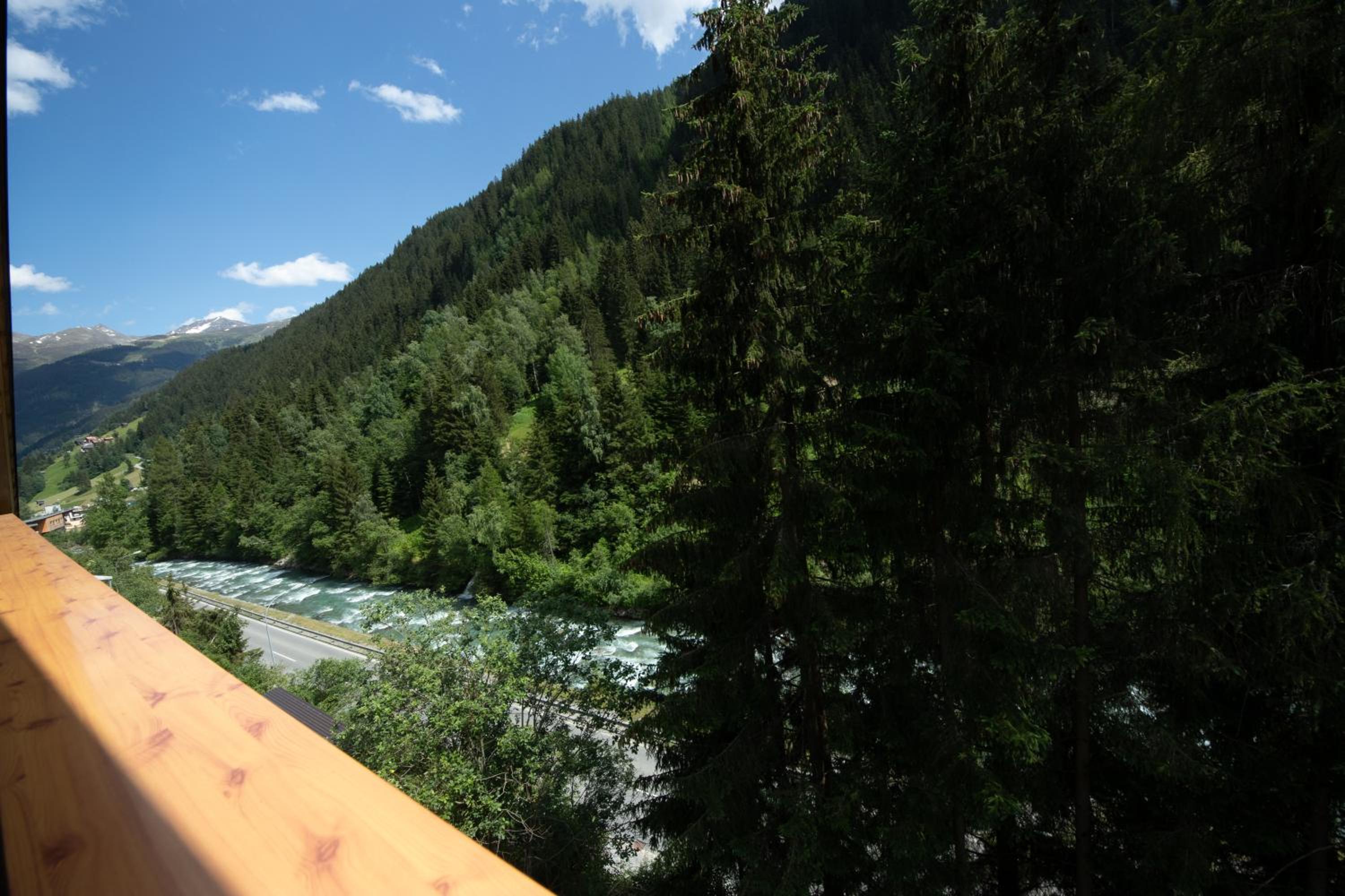 FERIENWOHNUNGEN TANJA - dein Wohlfühlhaus in Kappl view 4