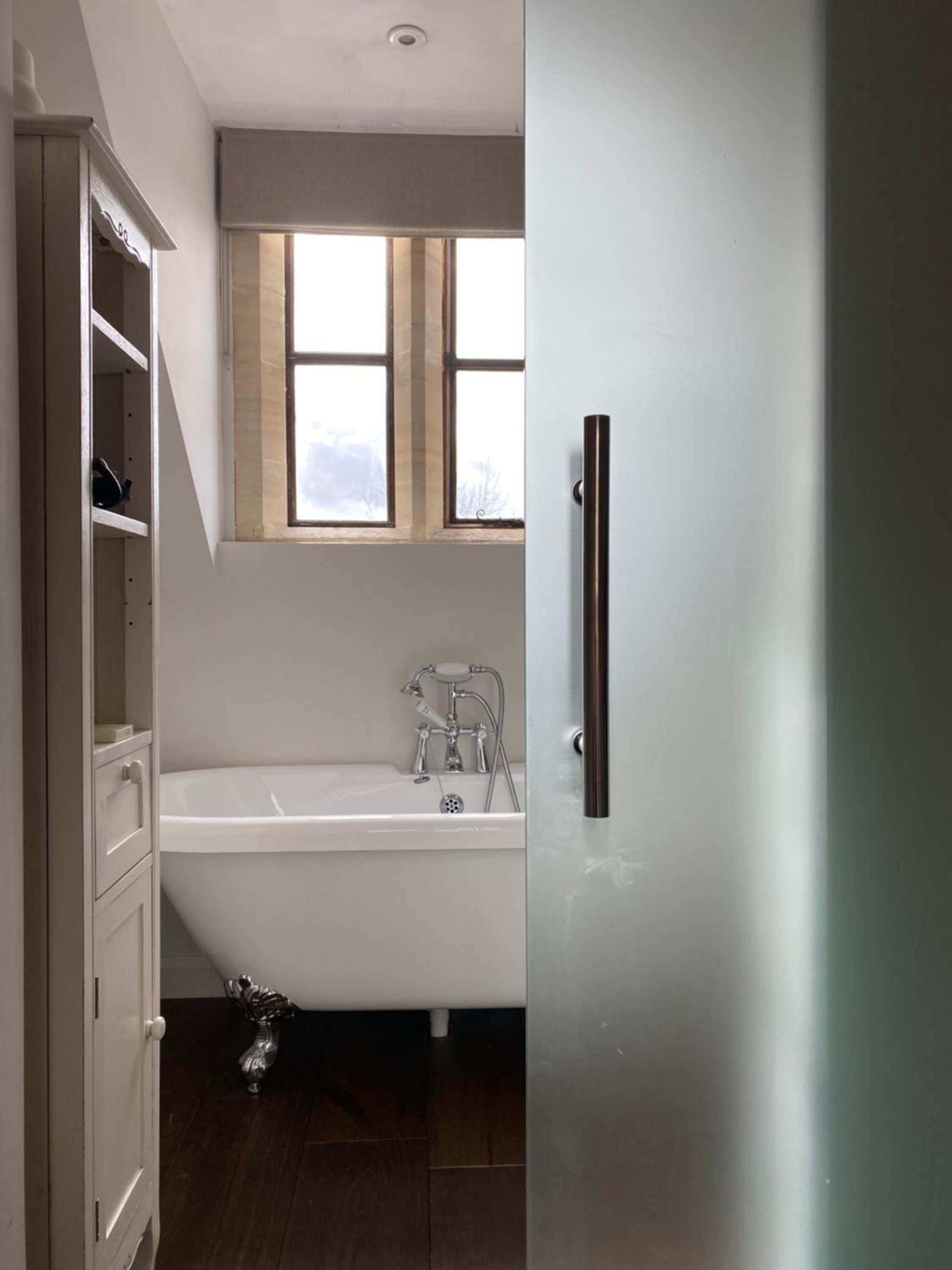 Cotswold Luxury Coach House - ideal for couples, w/ EV charging view 3