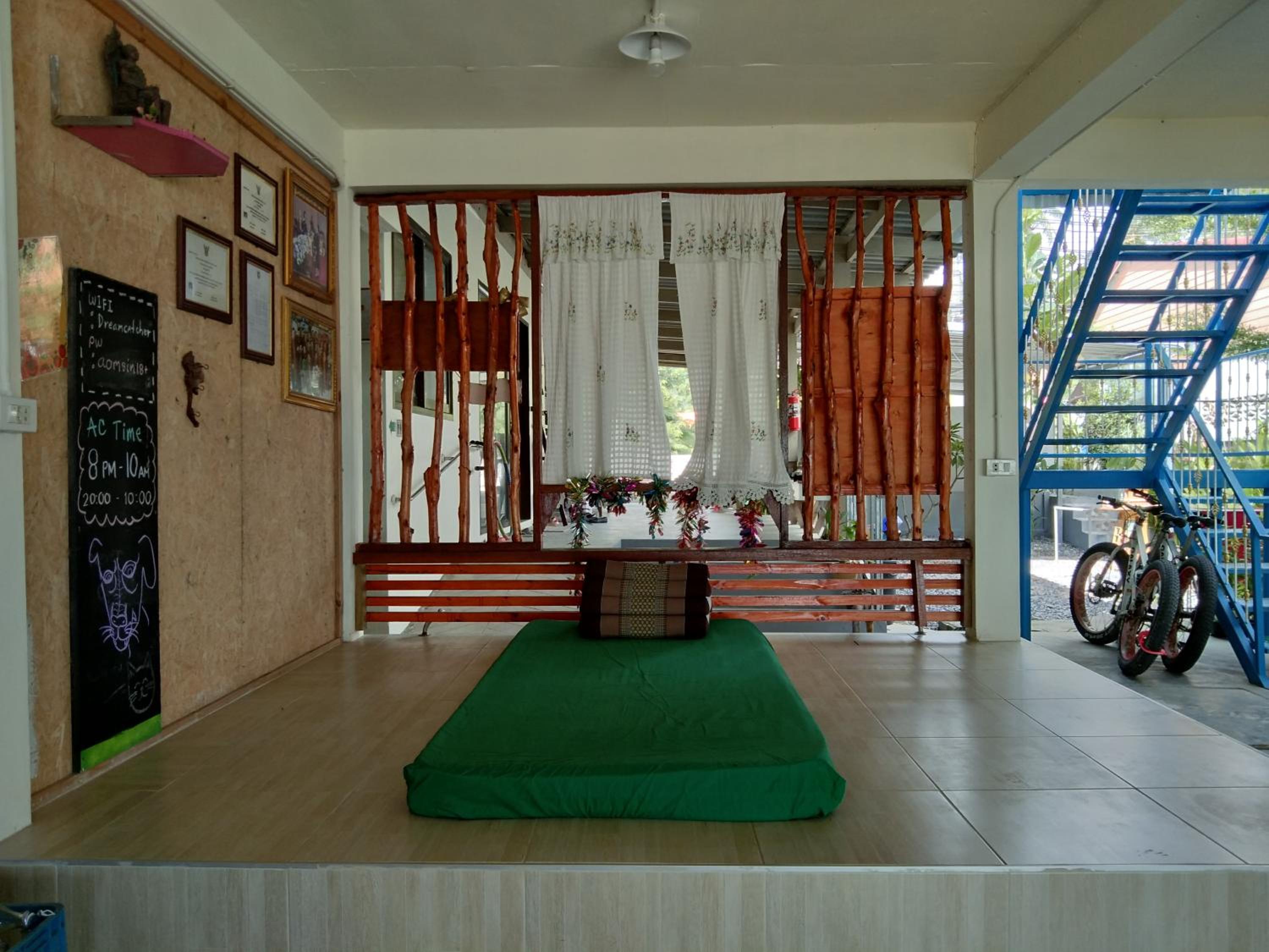 The Dreamcatcher Hostel Nathon SamuiSunset view 5
