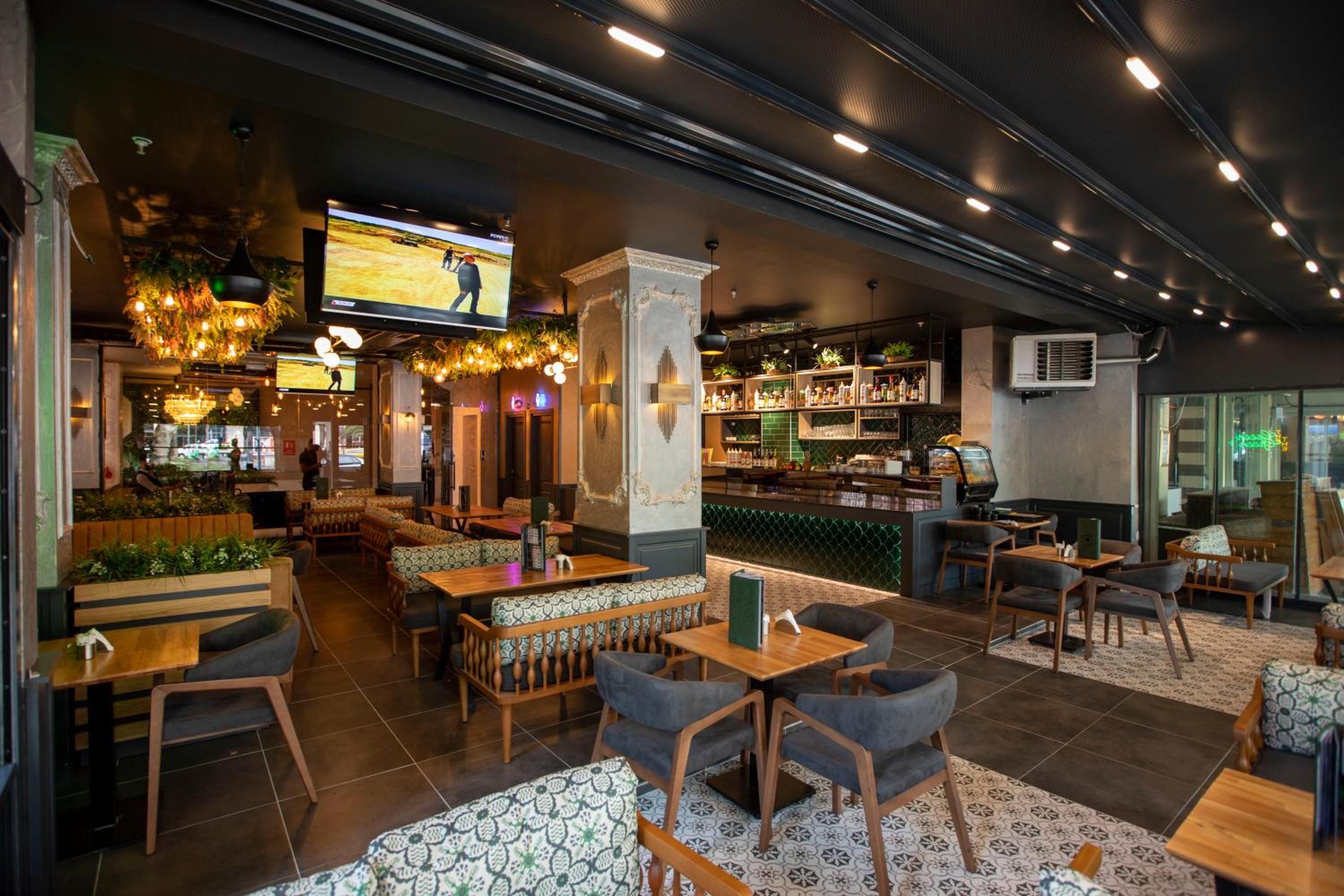 THE GREEN HOTEL - Image 31