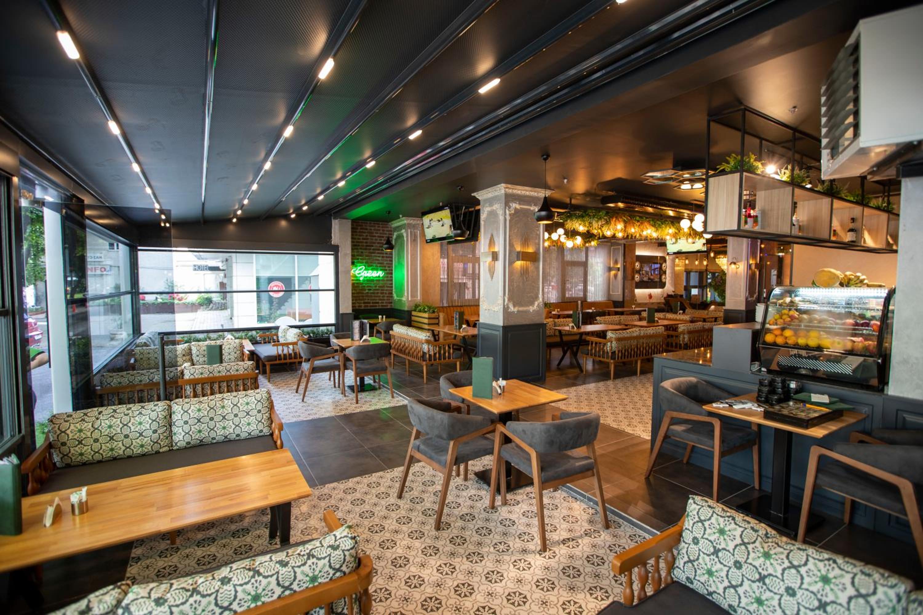 THE GREEN HOTEL - Image 30