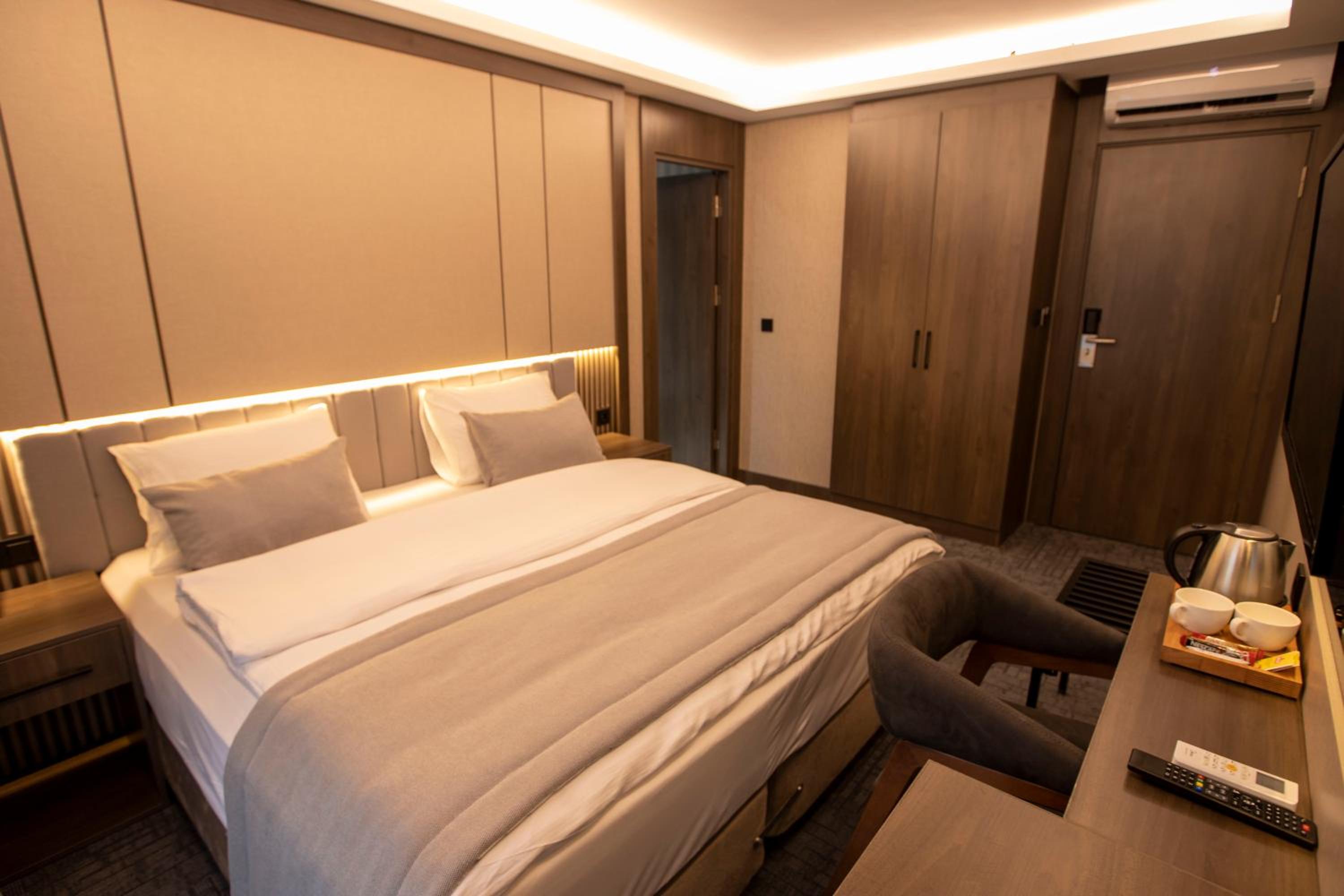 THE GREEN HOTEL - Image 13