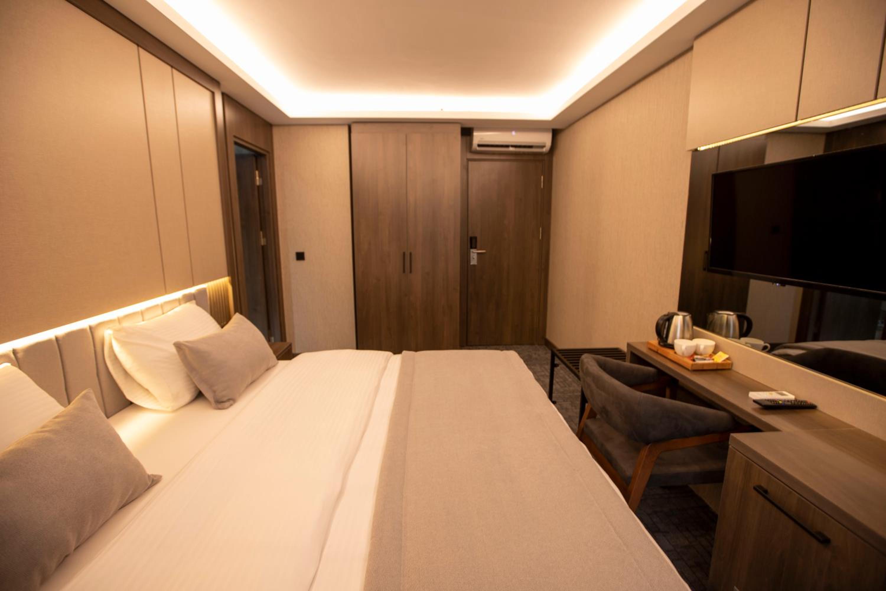 THE GREEN HOTEL - Image 29