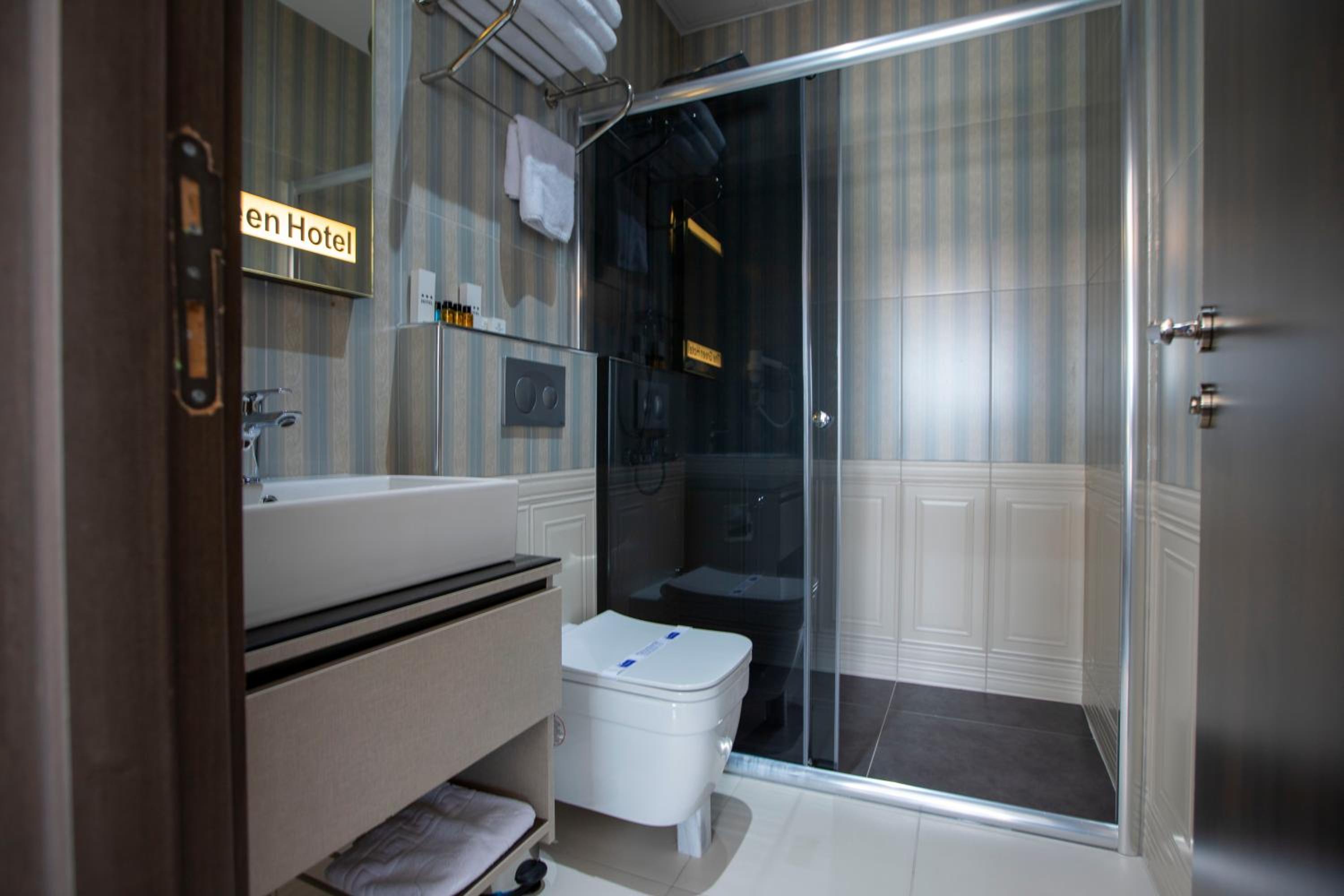 THE GREEN HOTEL - Image 6