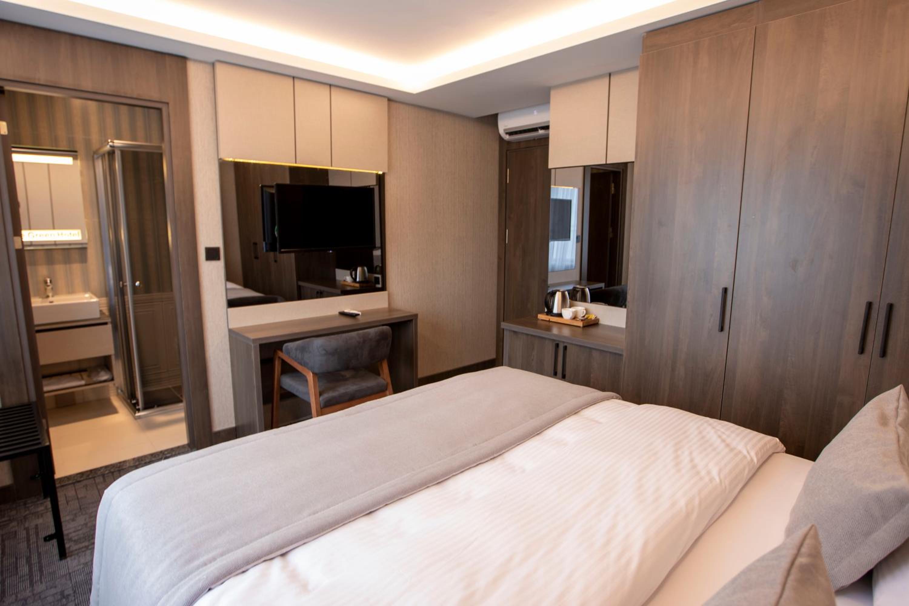 THE GREEN HOTEL - Image 42