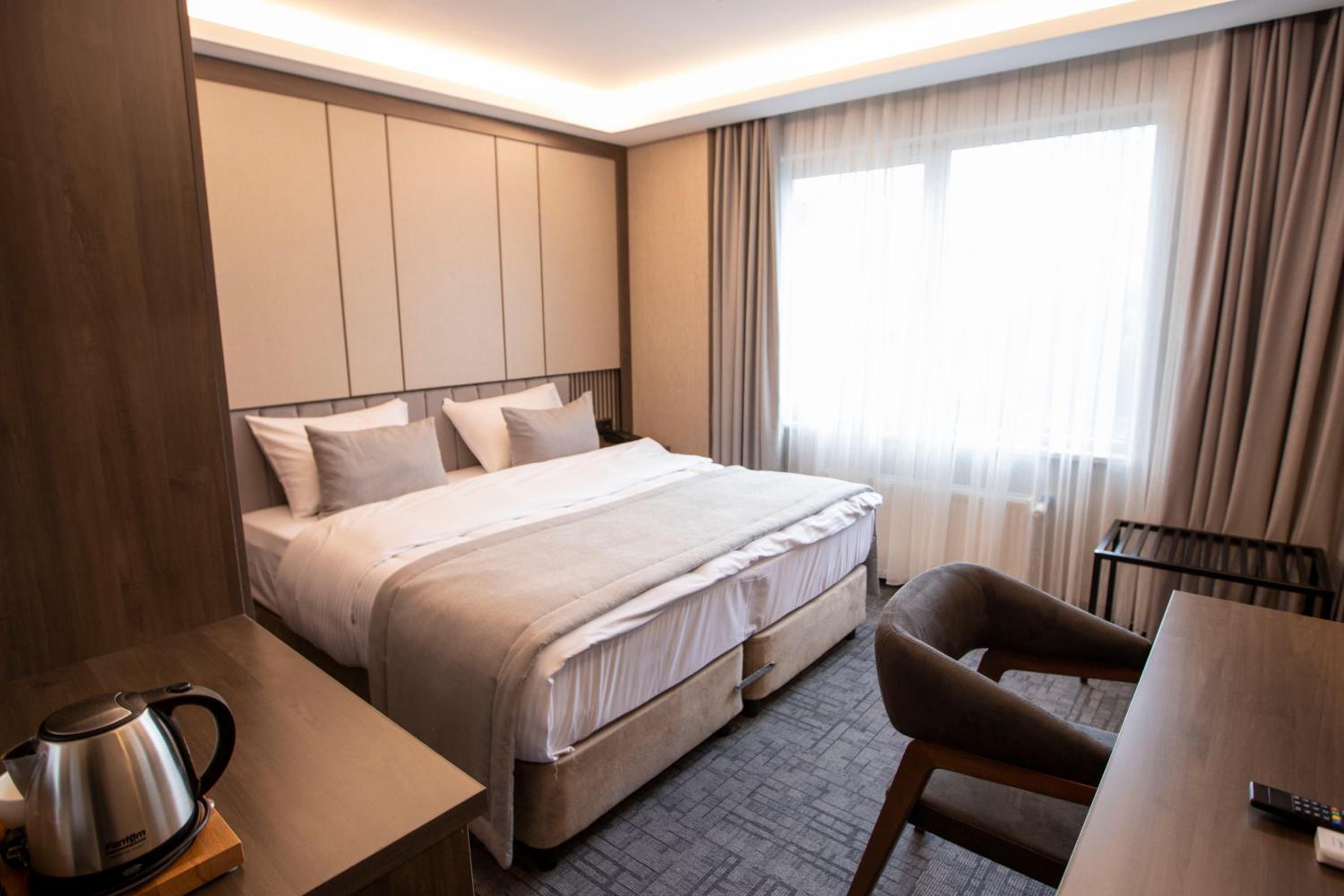 THE GREEN HOTEL - Image 7