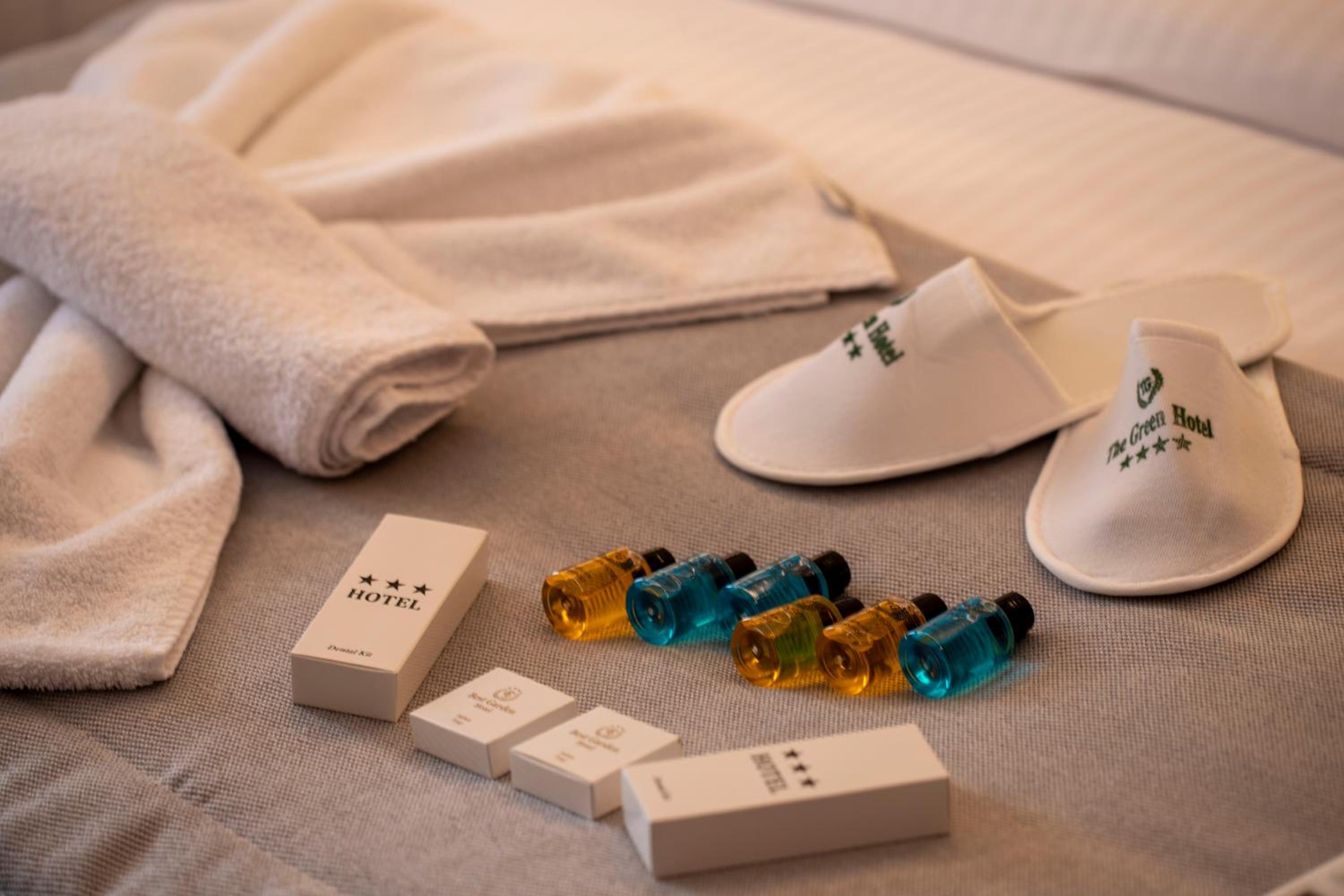 THE GREEN HOTEL - Image 9