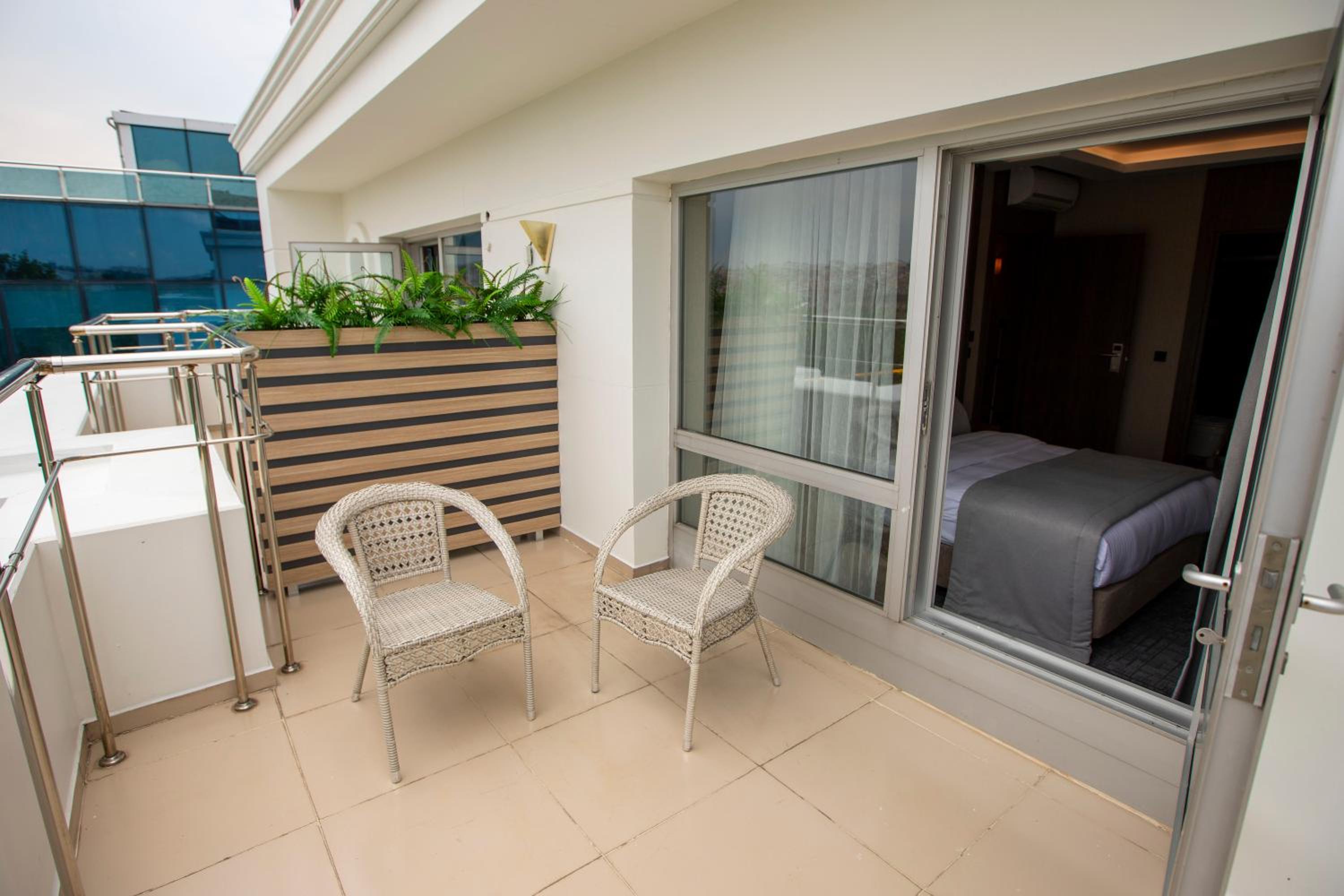 THE GREEN HOTEL - Image 47