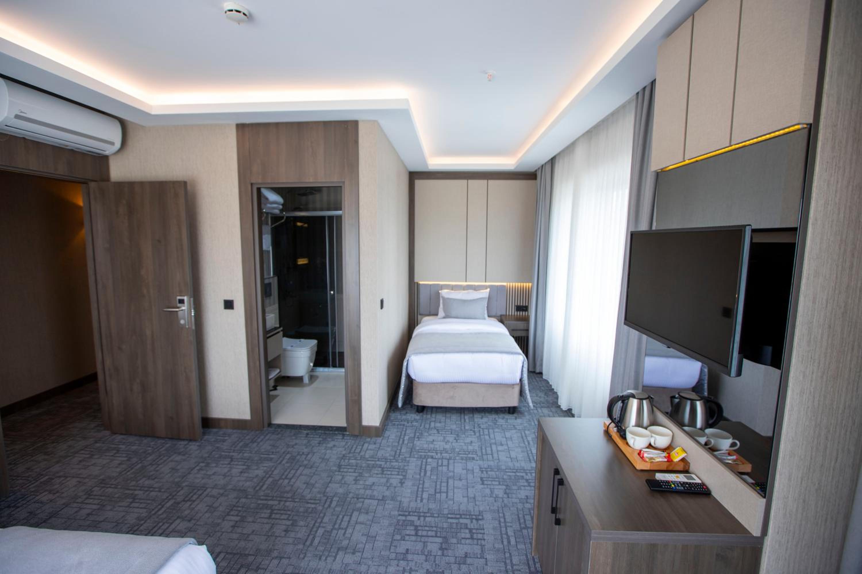 THE GREEN HOTEL - Image 22