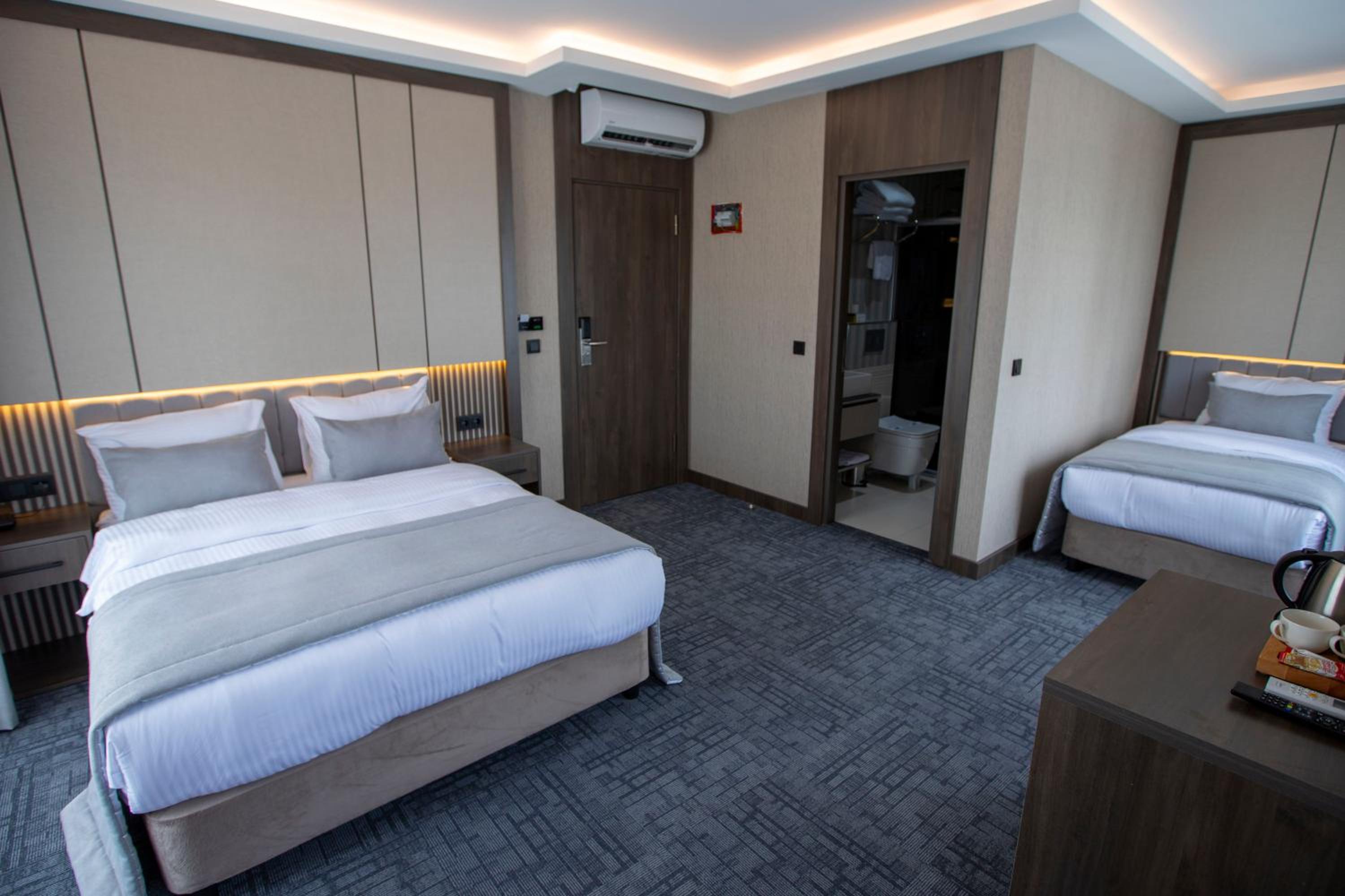 THE GREEN HOTEL - Image 25