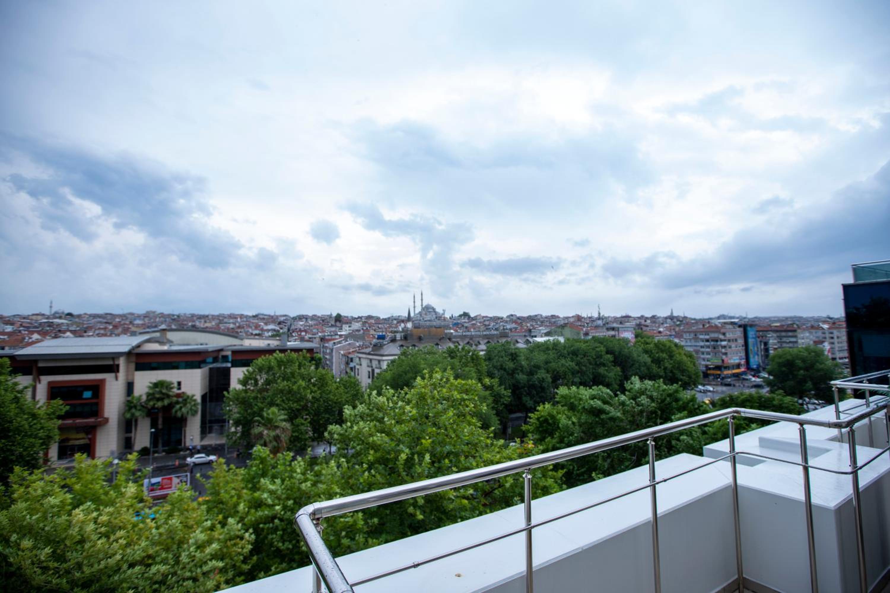 THE GREEN HOTEL - Image 46