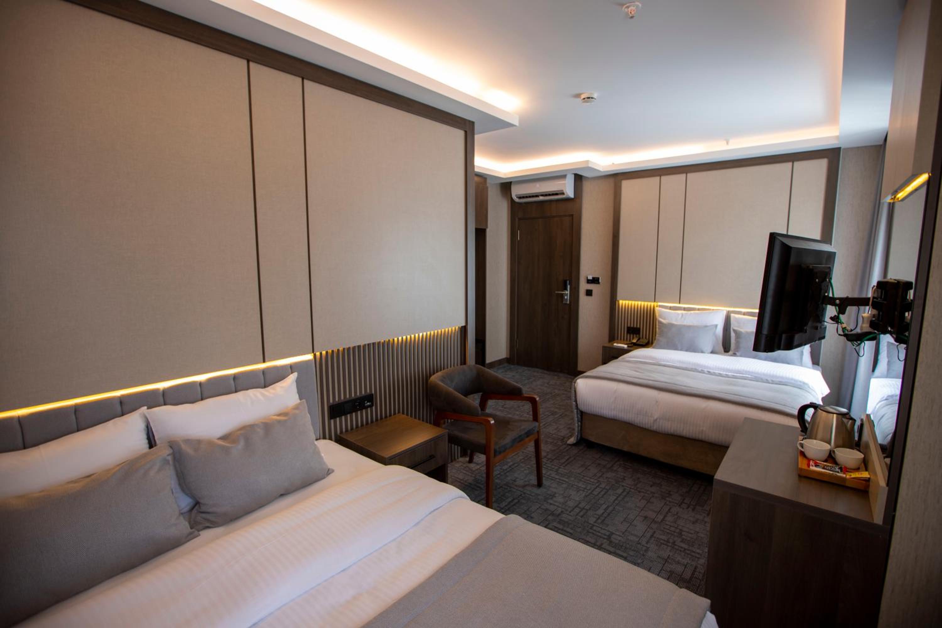 THE GREEN HOTEL - Image 16