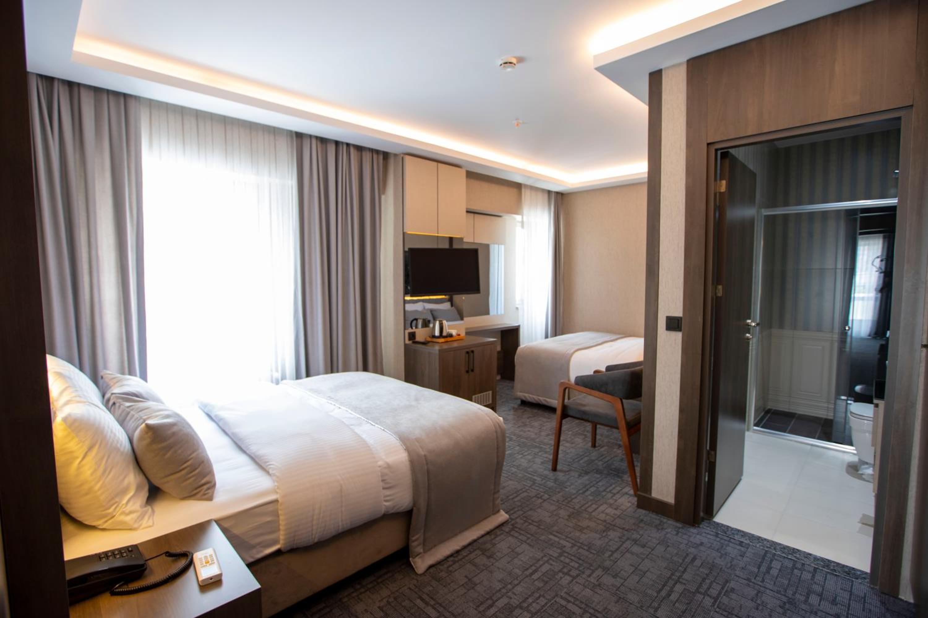 THE GREEN HOTEL - Image 34