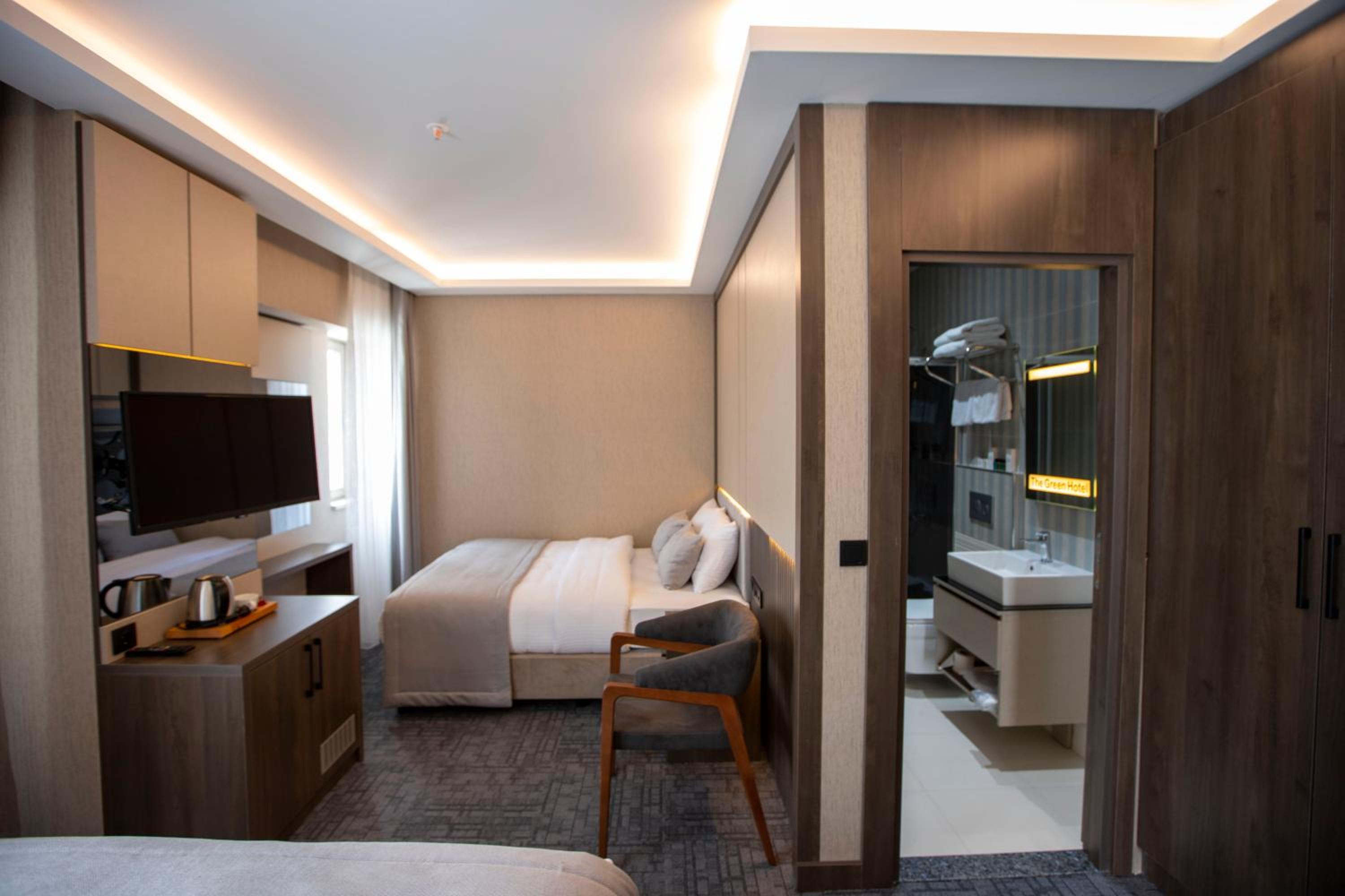 THE GREEN HOTEL - Image 51