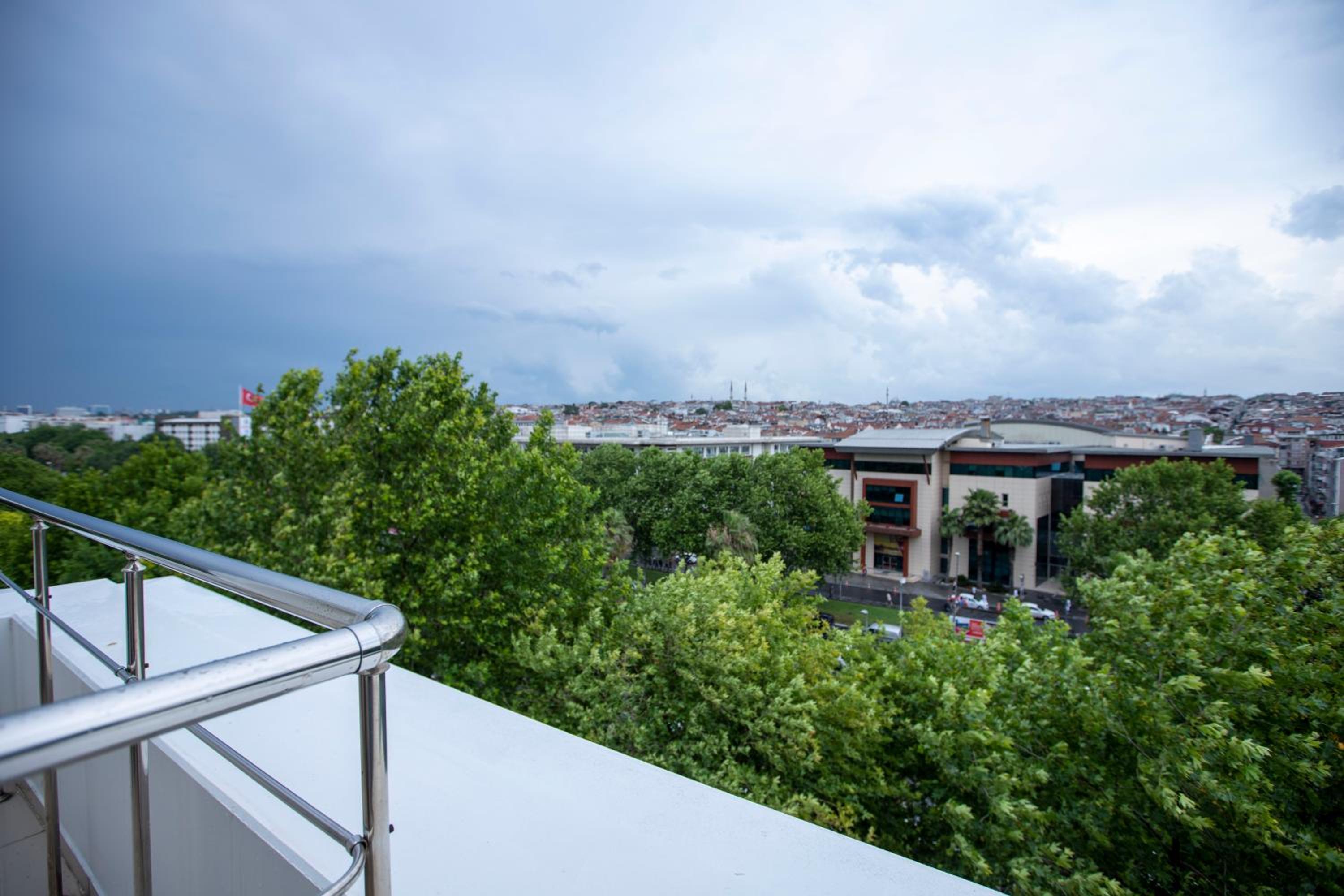 THE GREEN HOTEL - Image 35