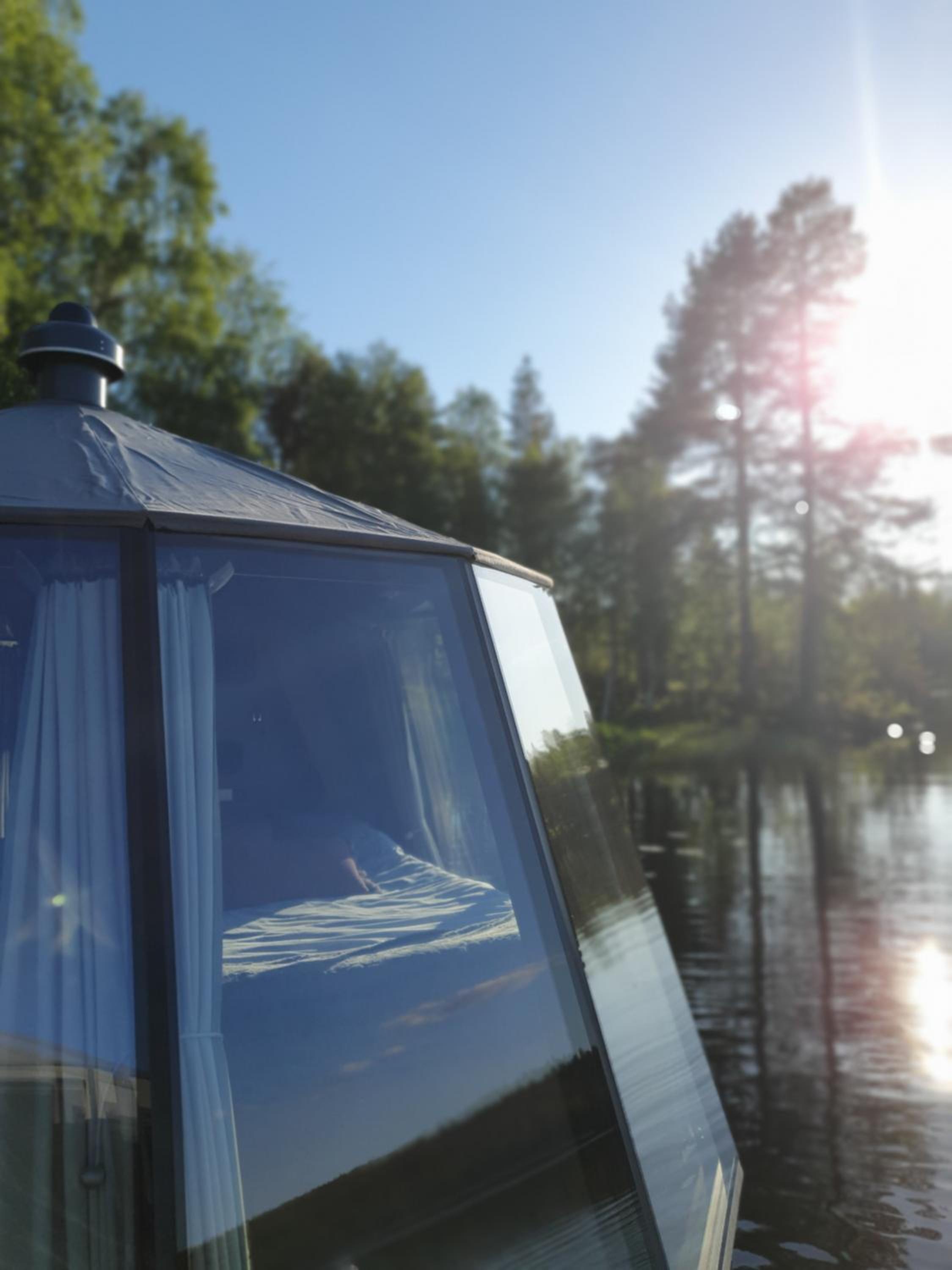AuroraHut, Overwater Hut