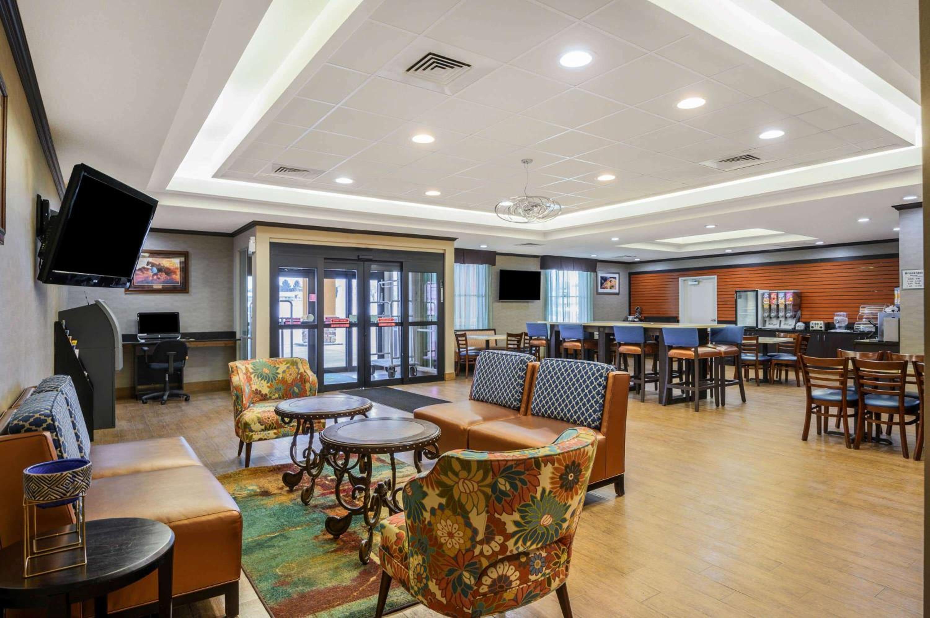 La Quinta Inn & Suites Casino and Bar by Wyndham Glendive