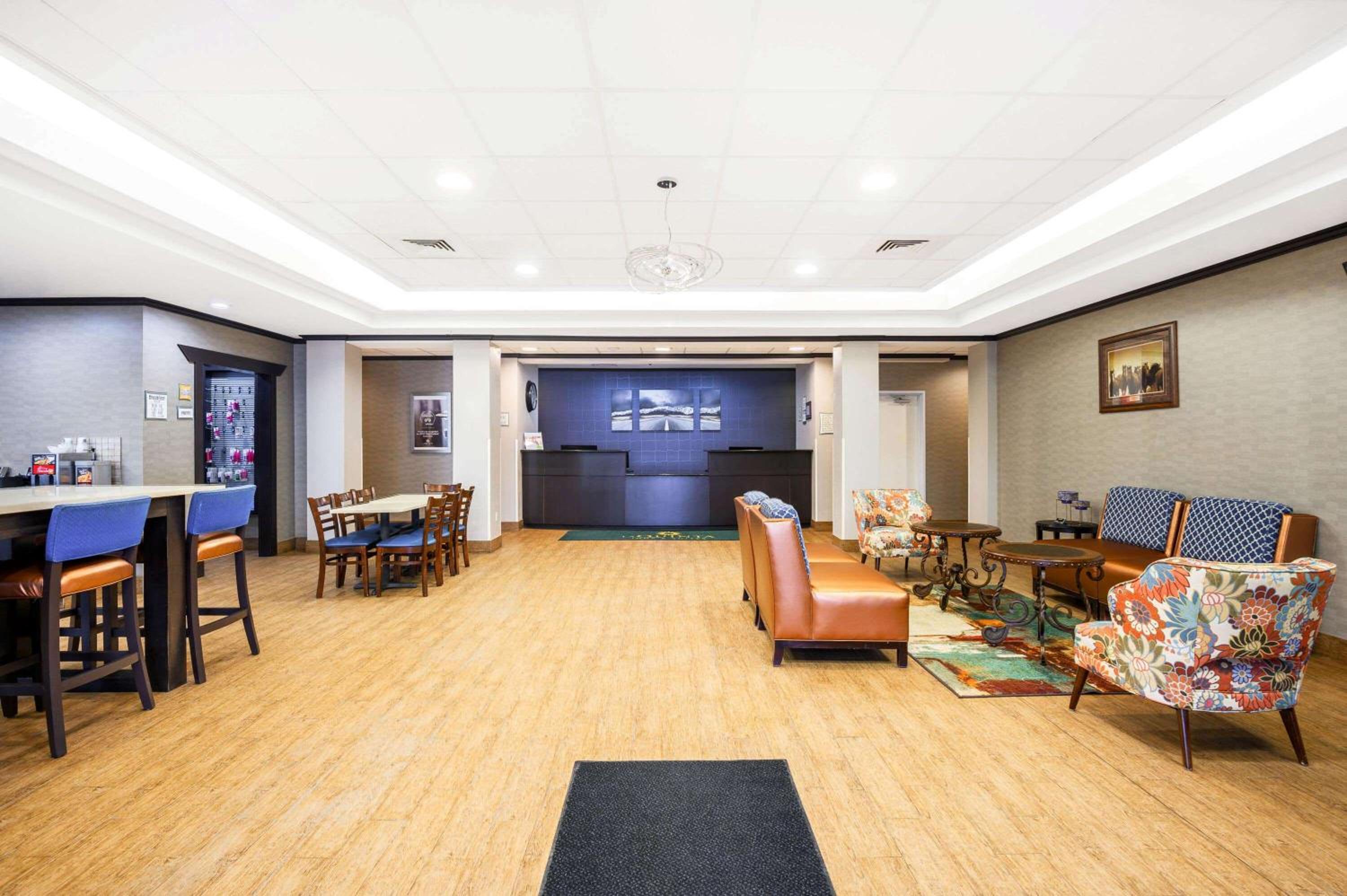 La Quinta Inn & Suites Casino and Bar by Wyndham Glendive