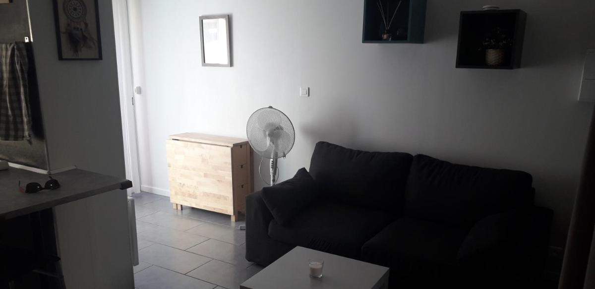 F2 50m de la mer avec parking privé view 4
