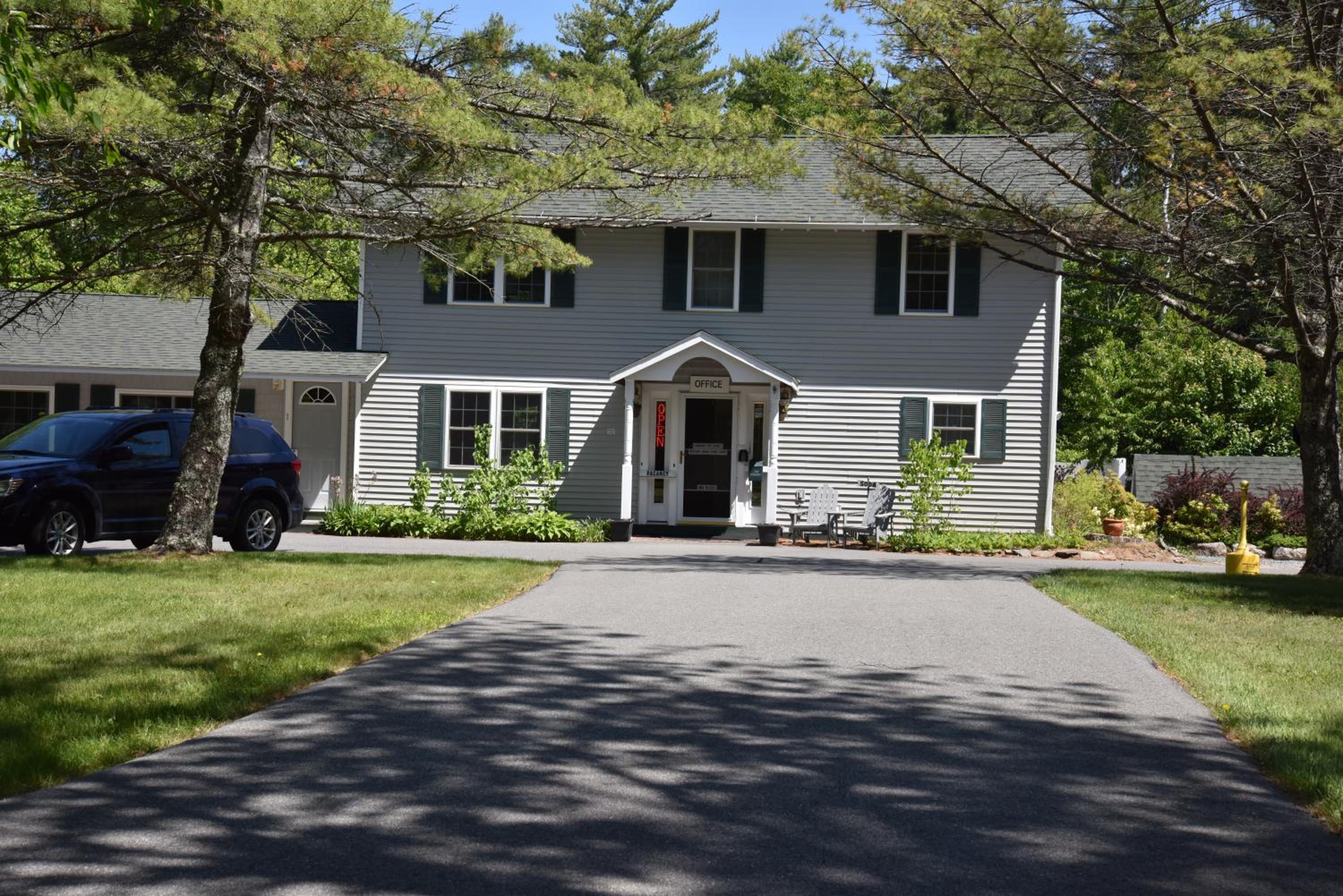 Hotel Acadia Pines Motel - Image 1