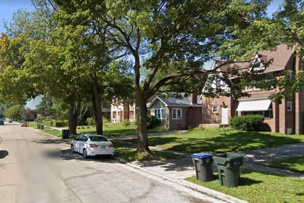 Waukegan Vacations - 2 BR Apt near Great Lakes Naval Base and 6 Flags - Property Image 14