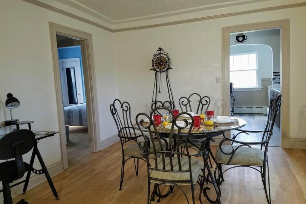 Waukegan Vacations - 2 BR Apt near Great Lakes Naval Base and 6 Flags - Property Image 24
