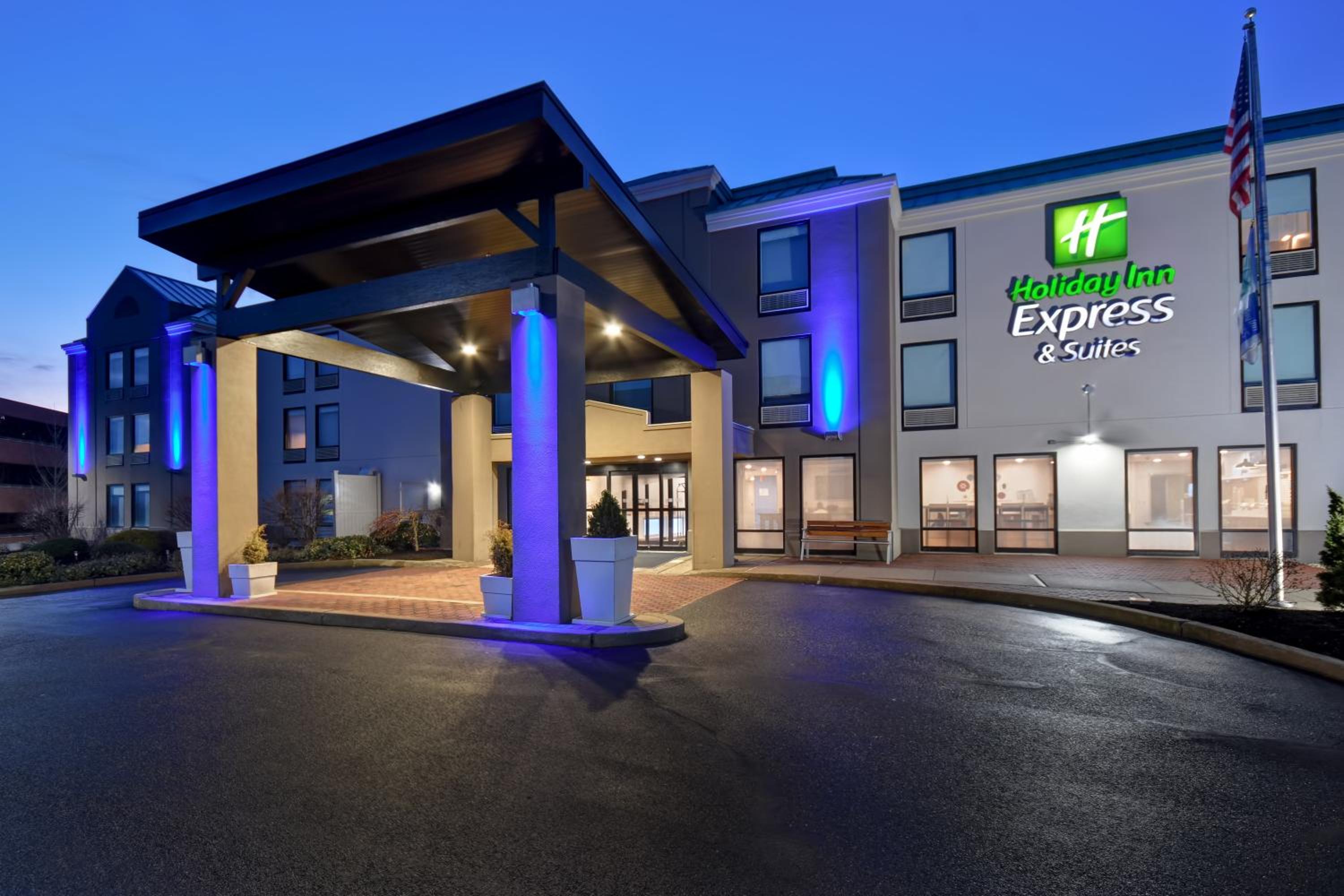Hotel Holiday Inn Express & Suites Allentown-Dorney Park Area, an IHG Hotel - Image 1