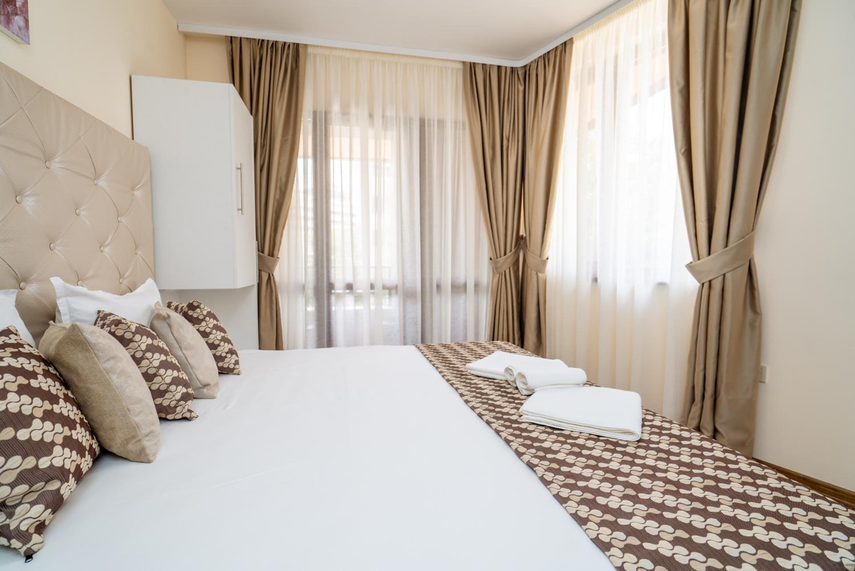 Park Apartment Emilin