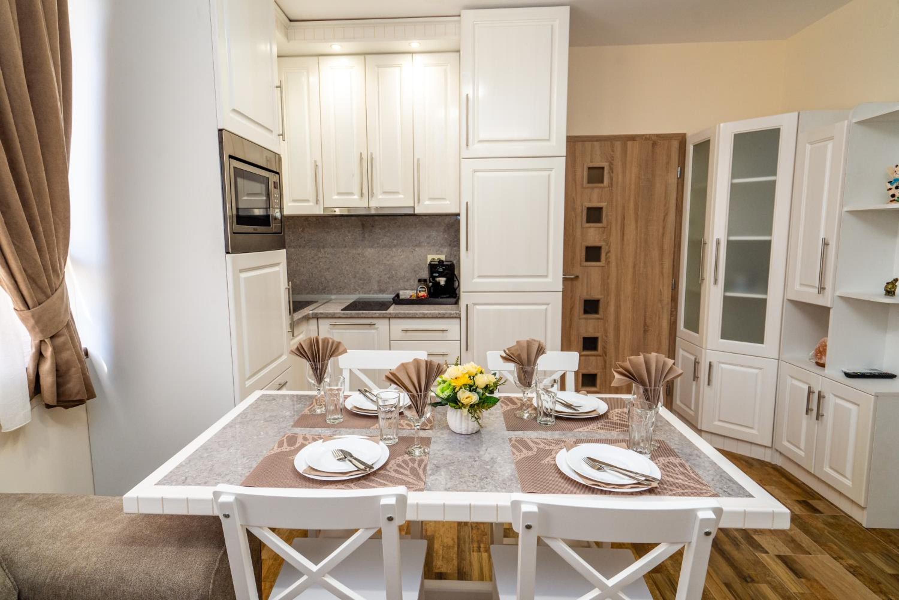 Park Apartment Emilin