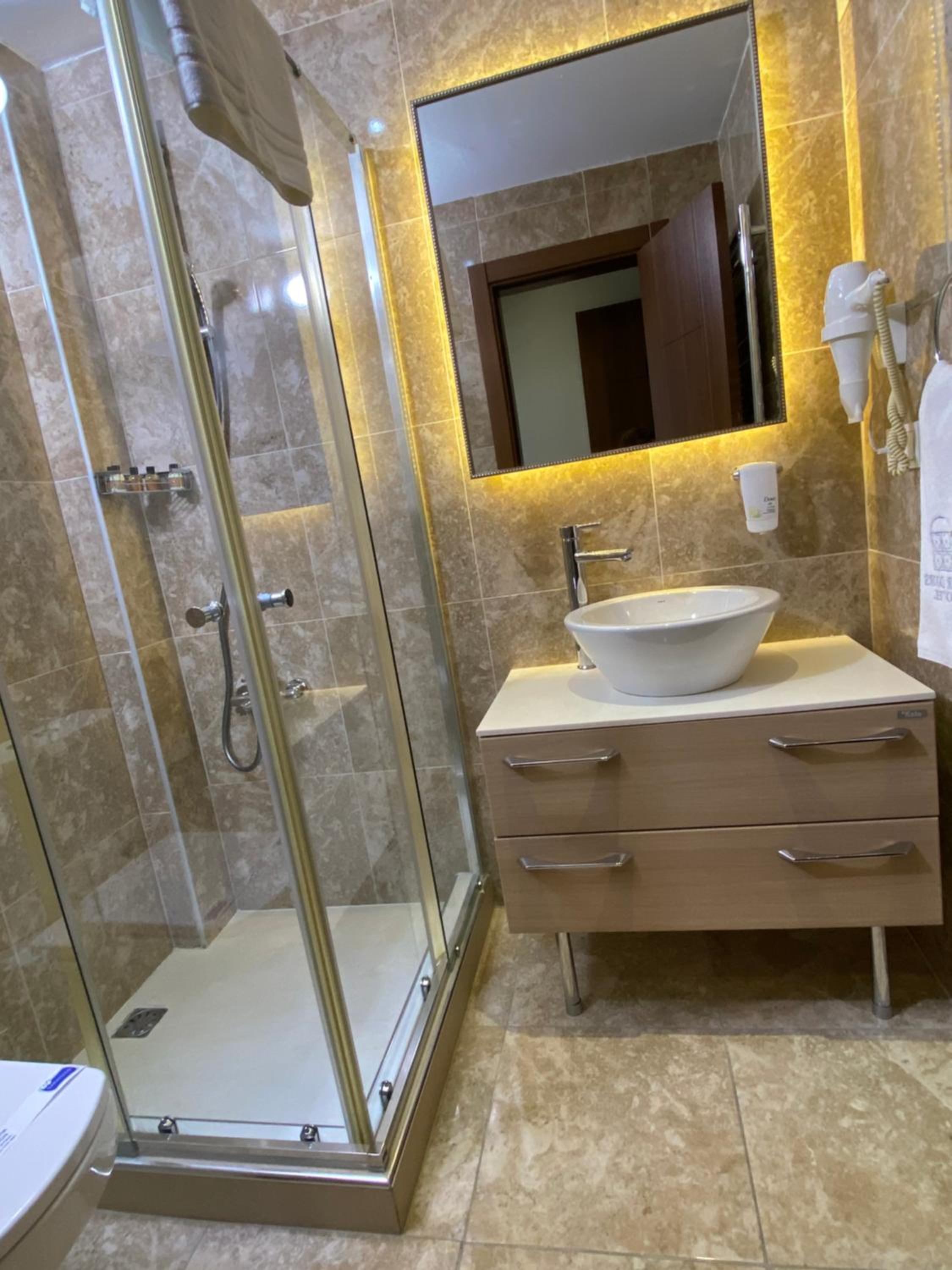 Four Doors Otel - Image 12