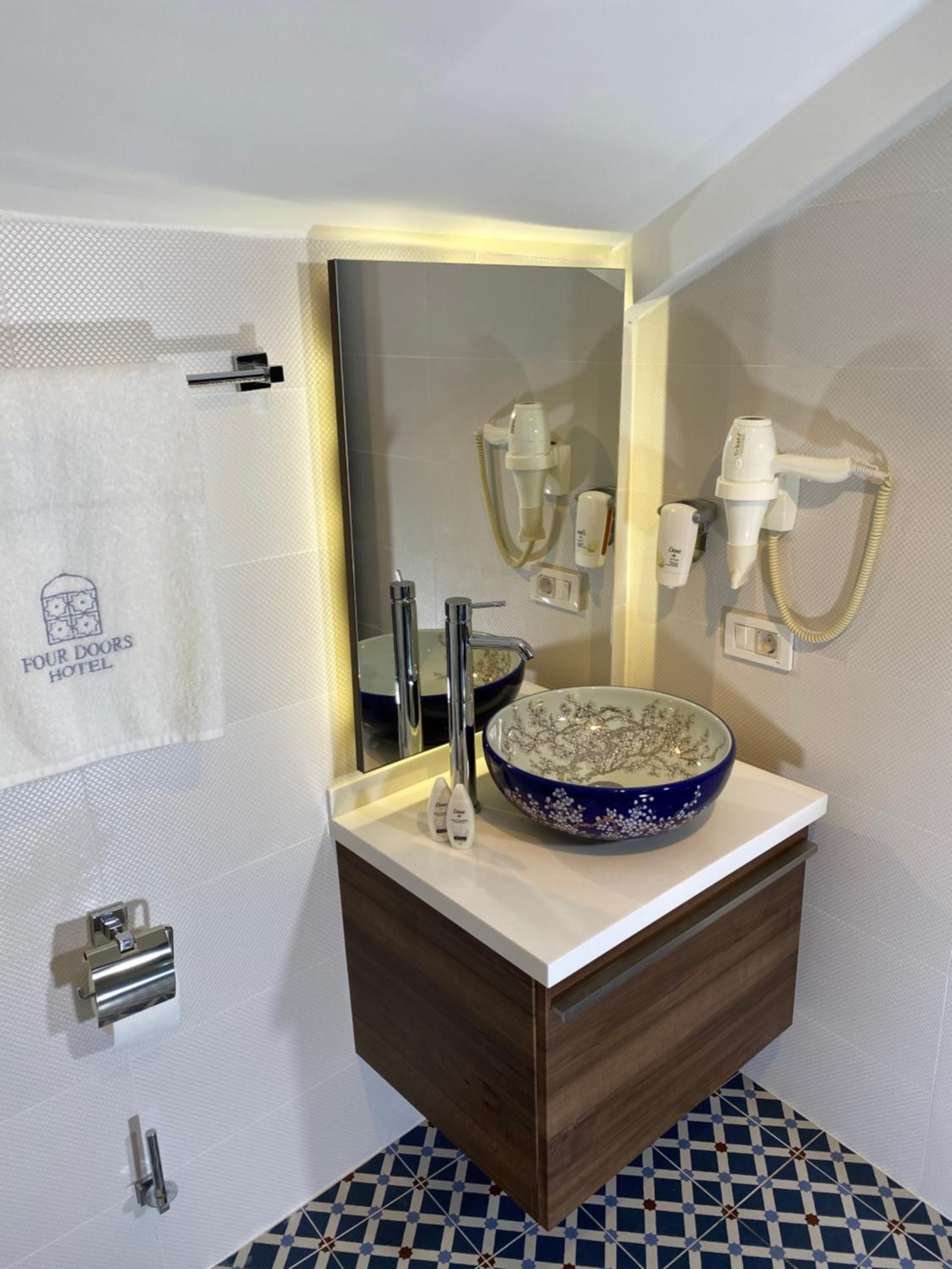 Four Doors Otel - Image 10