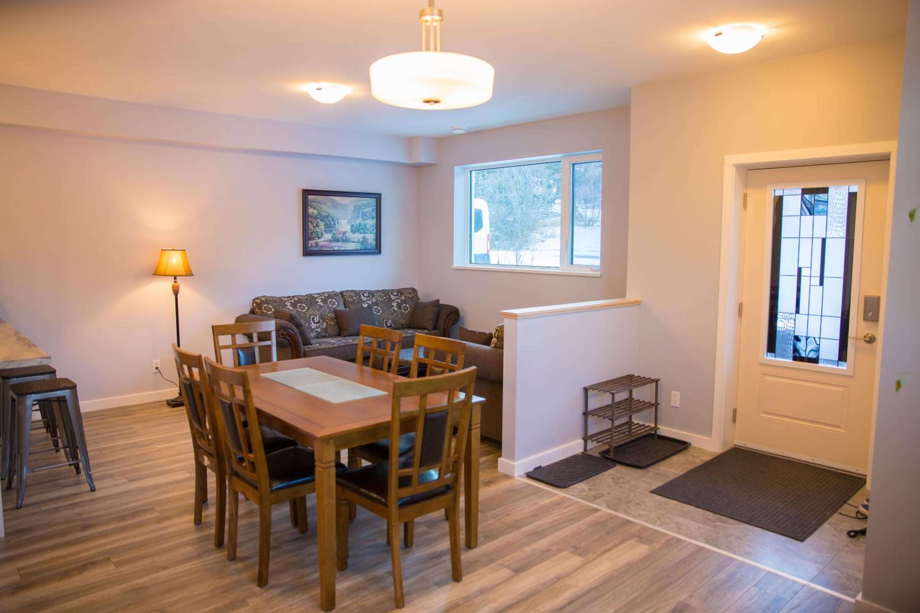 Downtown Whitehorse 4 bedrooms deluxe condo view 2