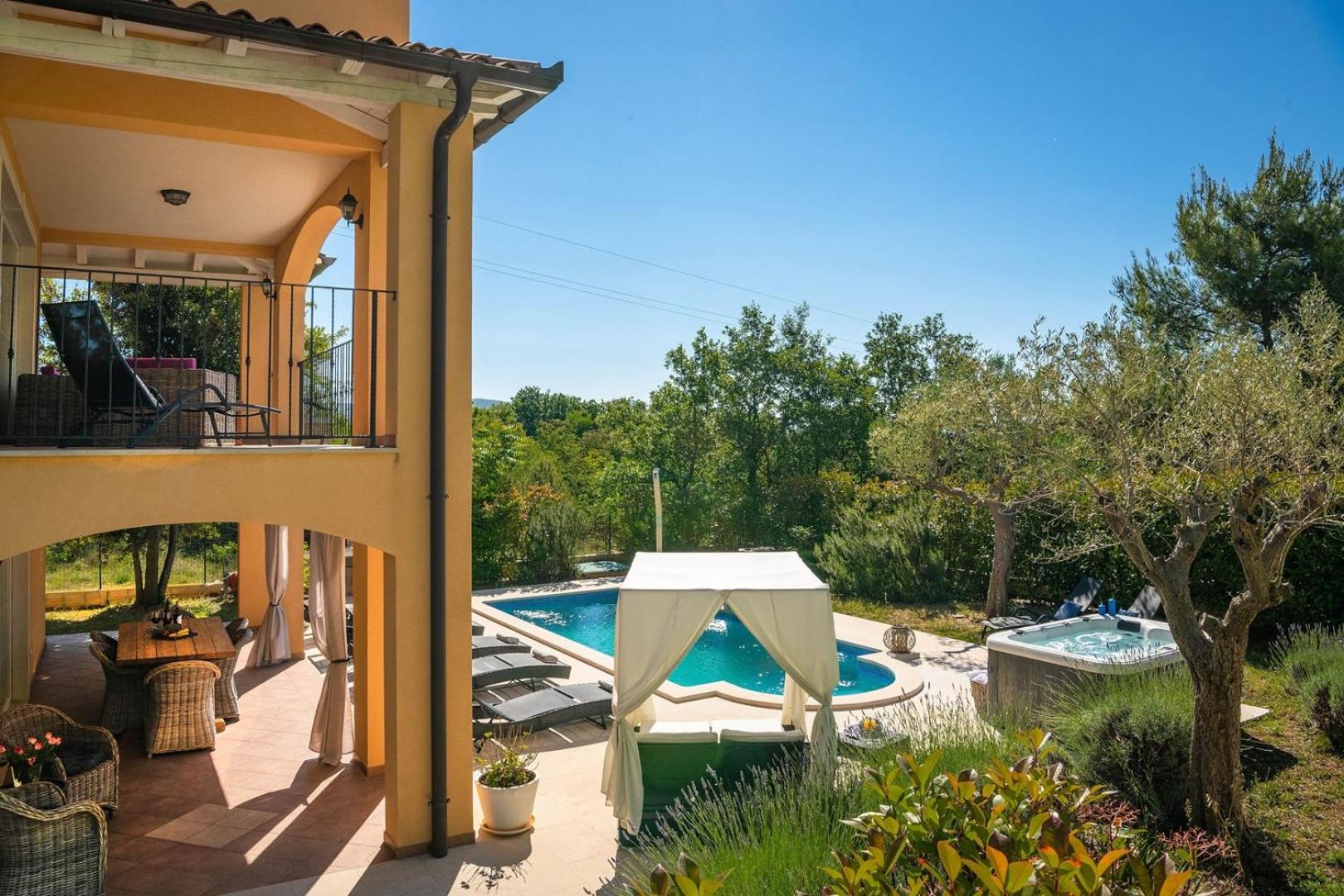 Spacious holiday house - pool / jacuzzi / sauna / playground / 8+2 view 4