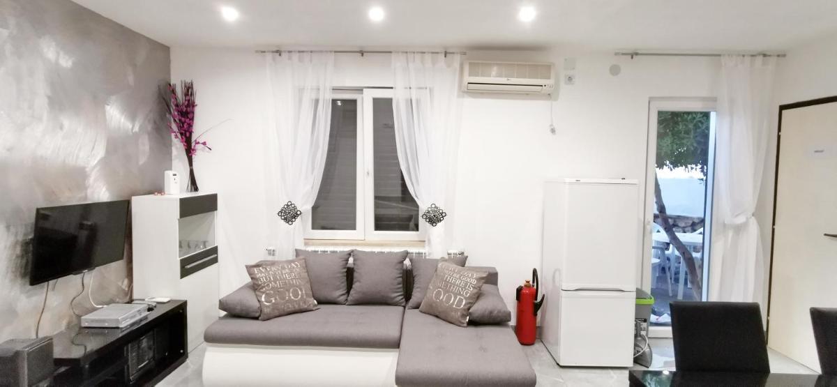 Apartment Plese view 2