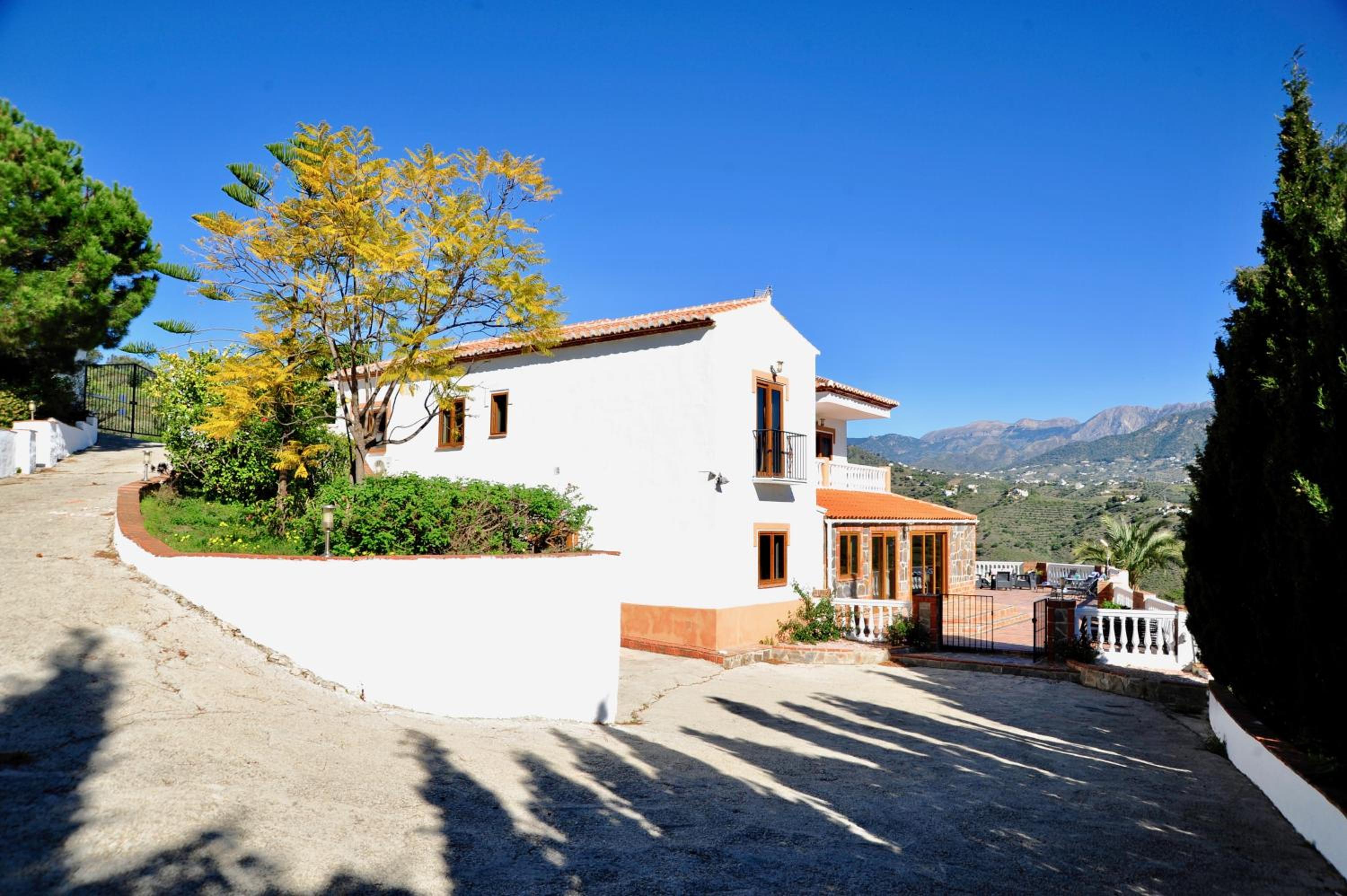 Casa Jane Large 7 bed Villa with private pool and Tennis Court view 2