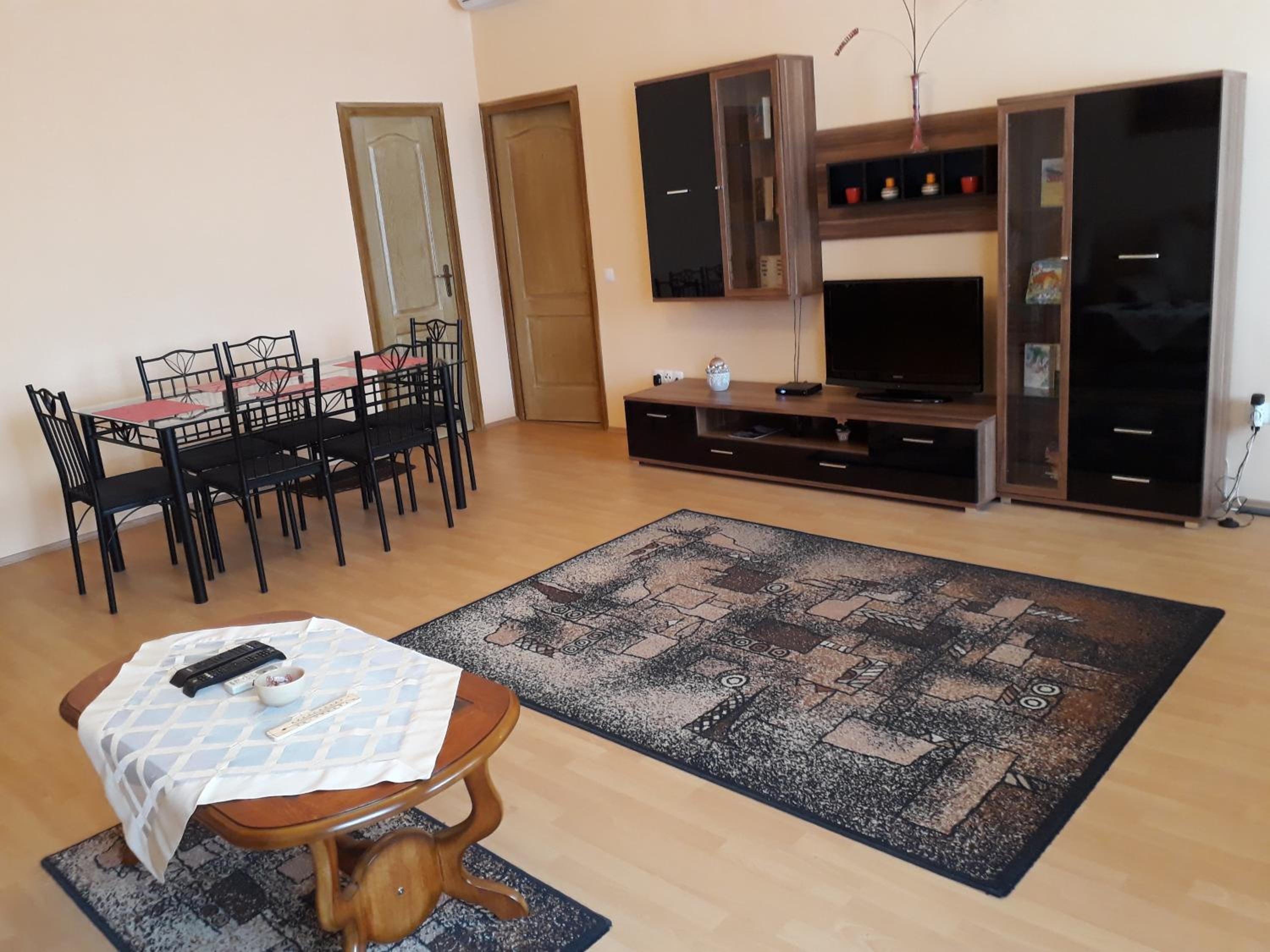 Piac utcai Apartman view 2