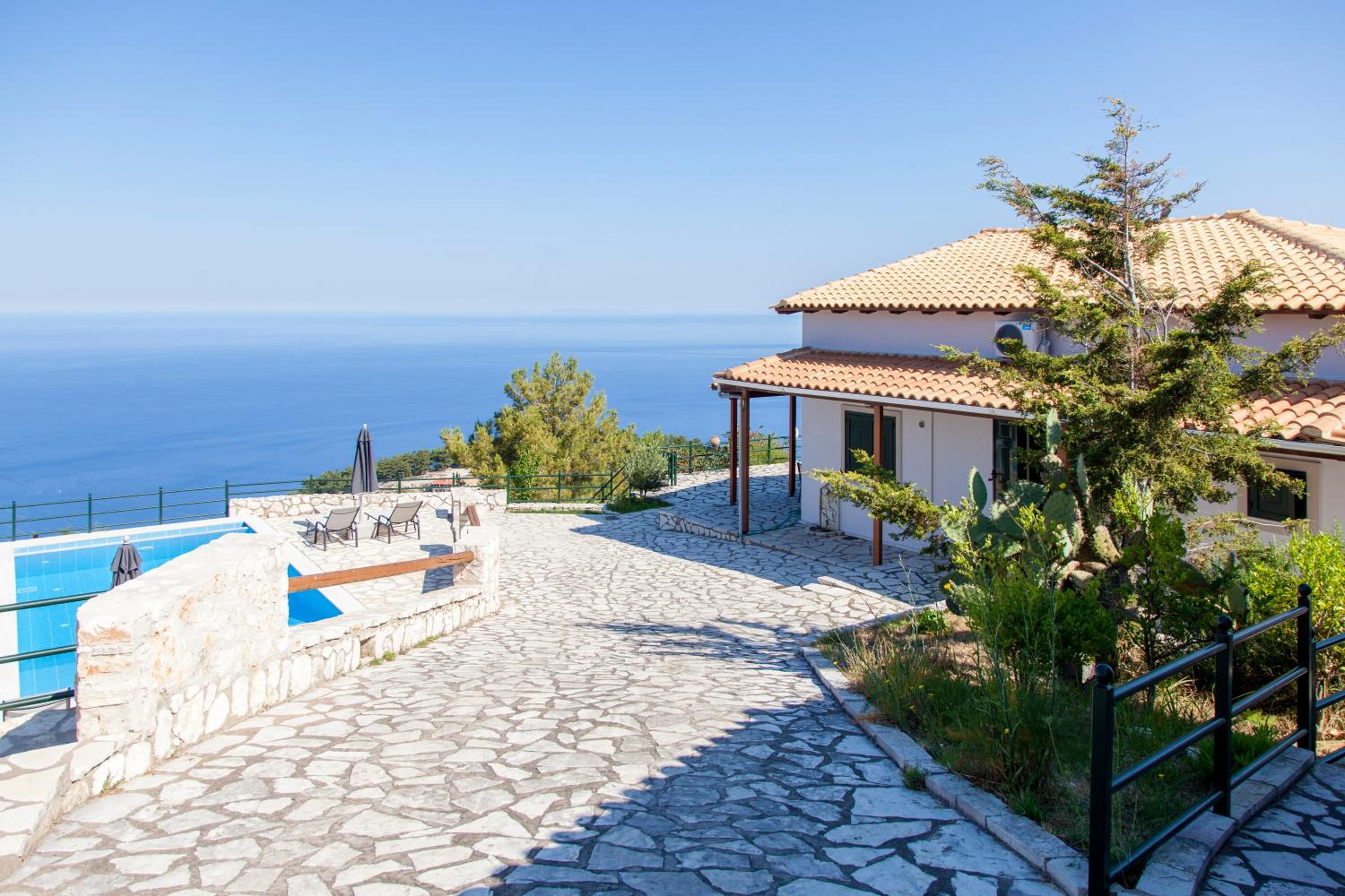 Hotel Villa Skyfall - Image 1