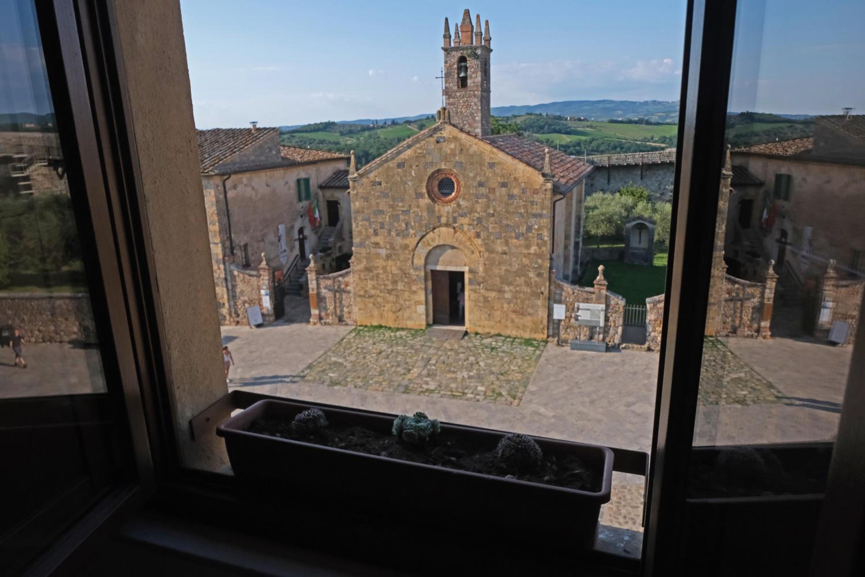 Photo 10
