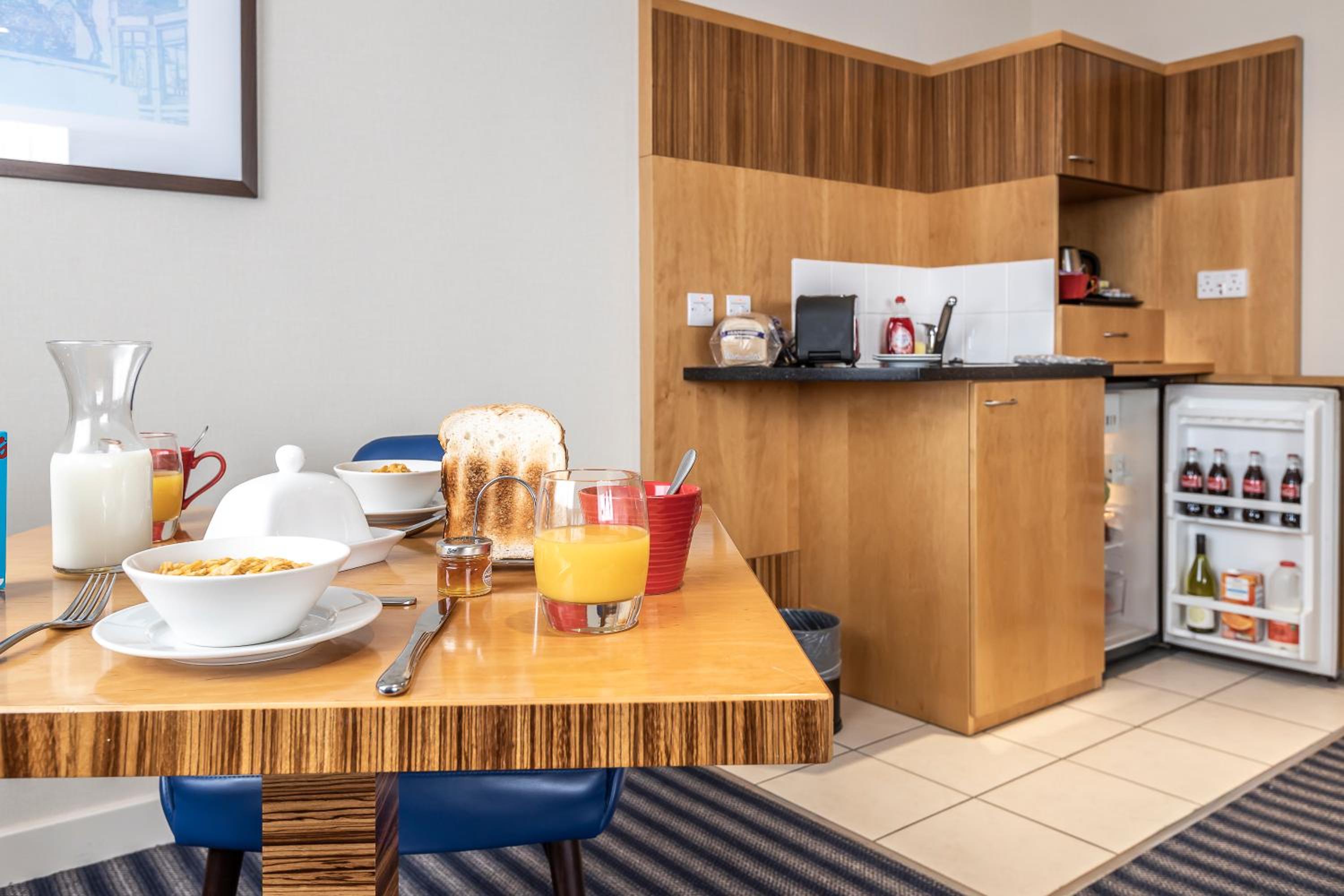 Coventry Vacations - Ramada Hotel  Suites by Wyndham Coventry - Property Image 7
