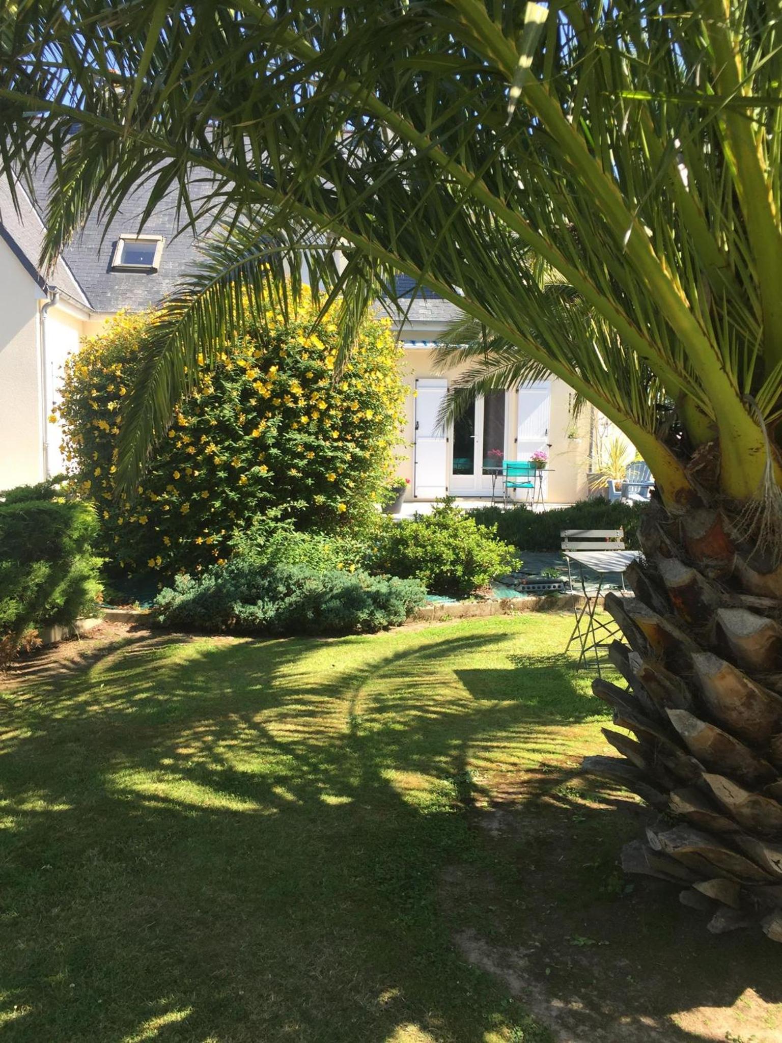Côté jardin des Charmilles view 3