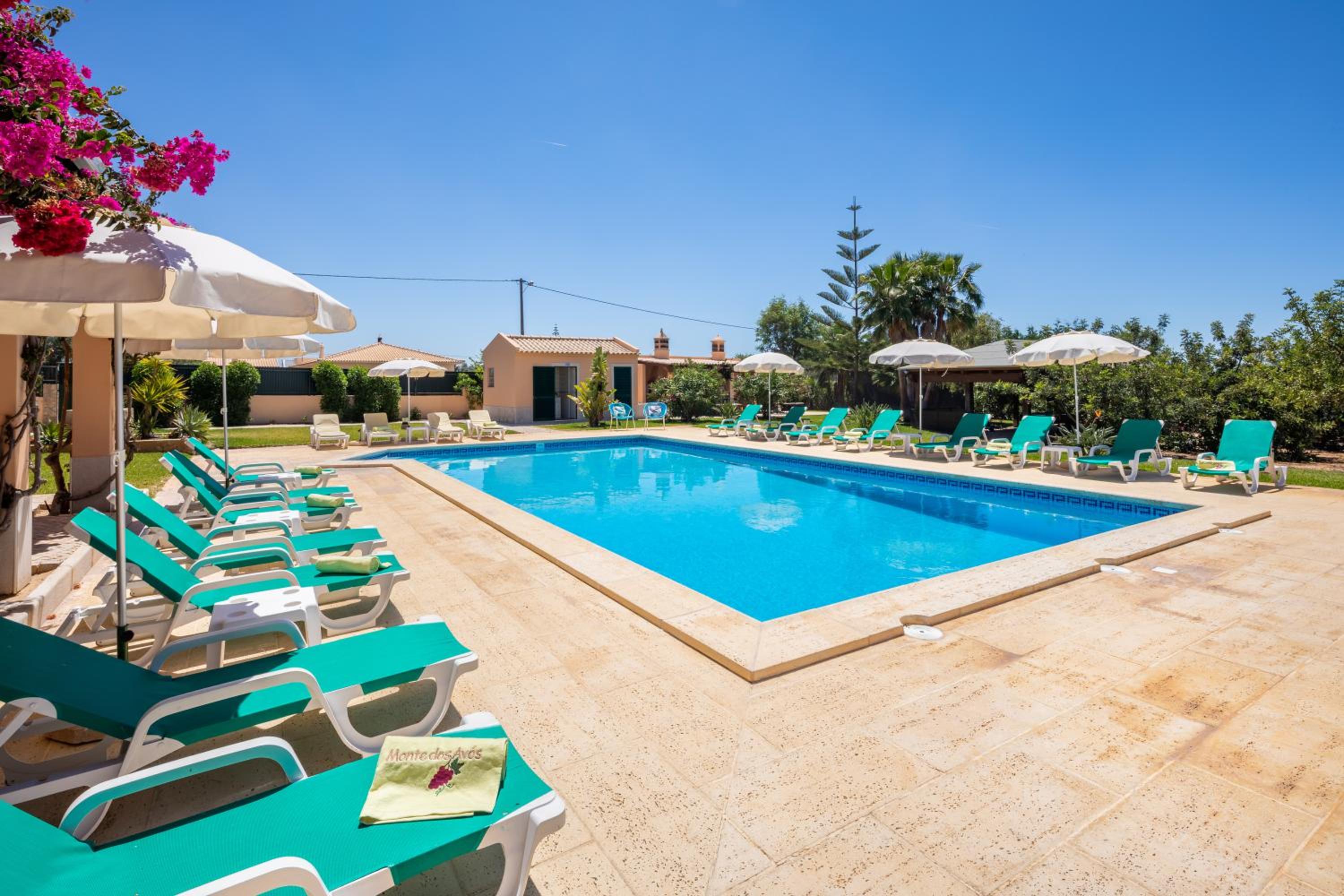 Apartamentos Monte dos Avós, Albufeira by AlgarveBlossom
