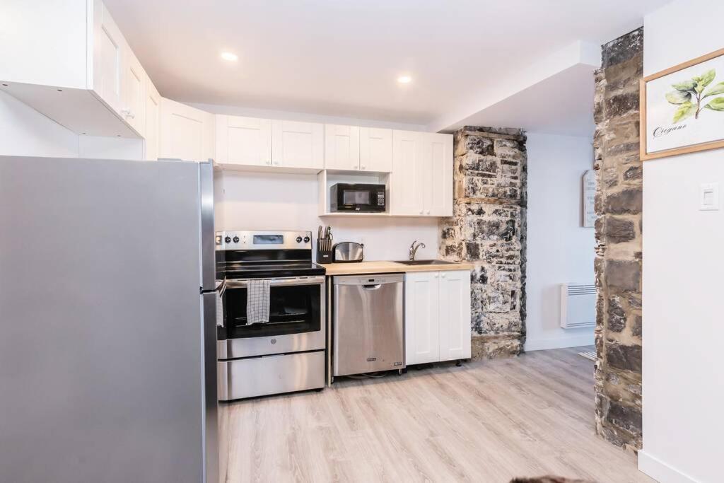 North House - Modern Meets Rustic- 2 Bedroom in Old Quebec
