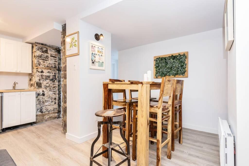 North House - Modern Meets Rustic- 2 Bedroom in Old Quebec